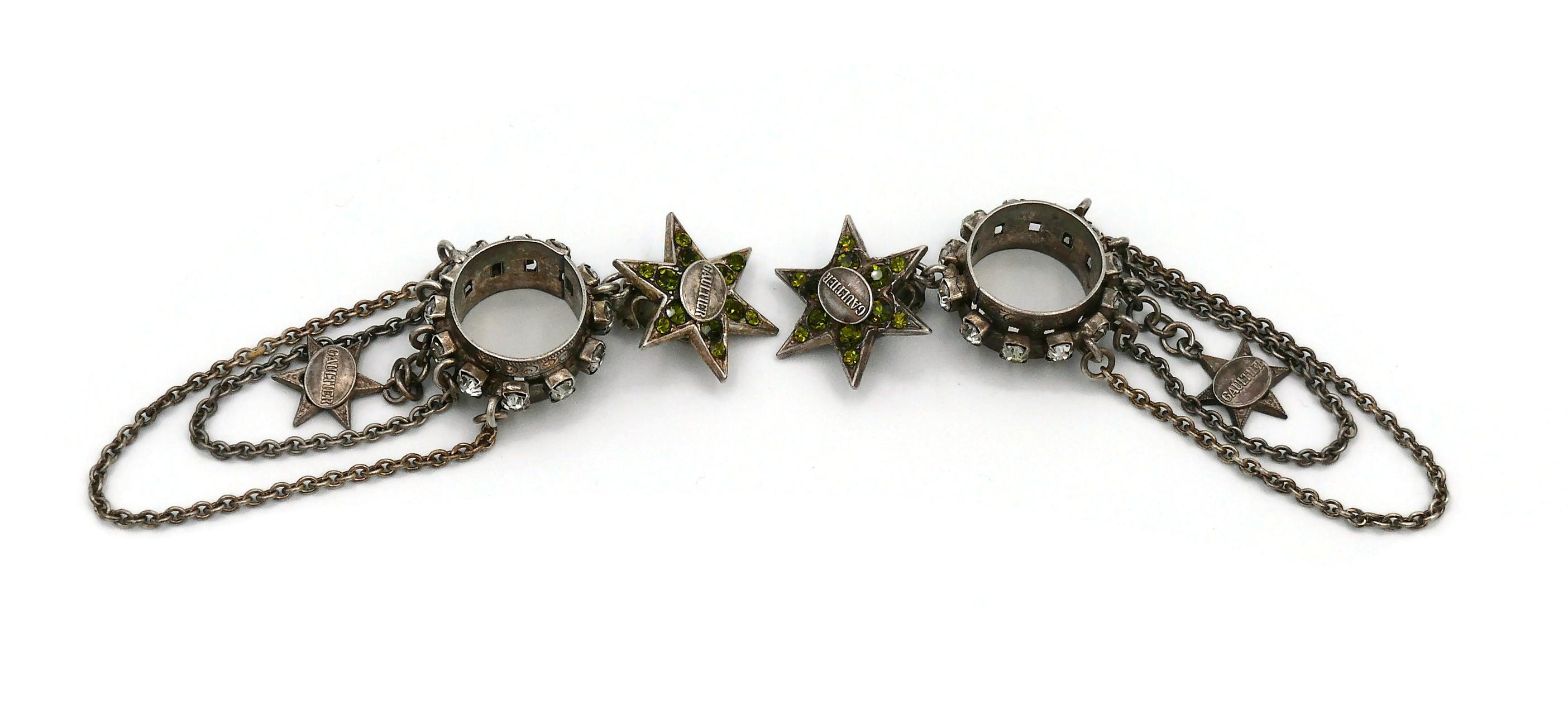 Boucles d'oreilles pendantes vintage Jean Paul Gaultier en forme d'étoiles et de chaînes Pour femmes en vente