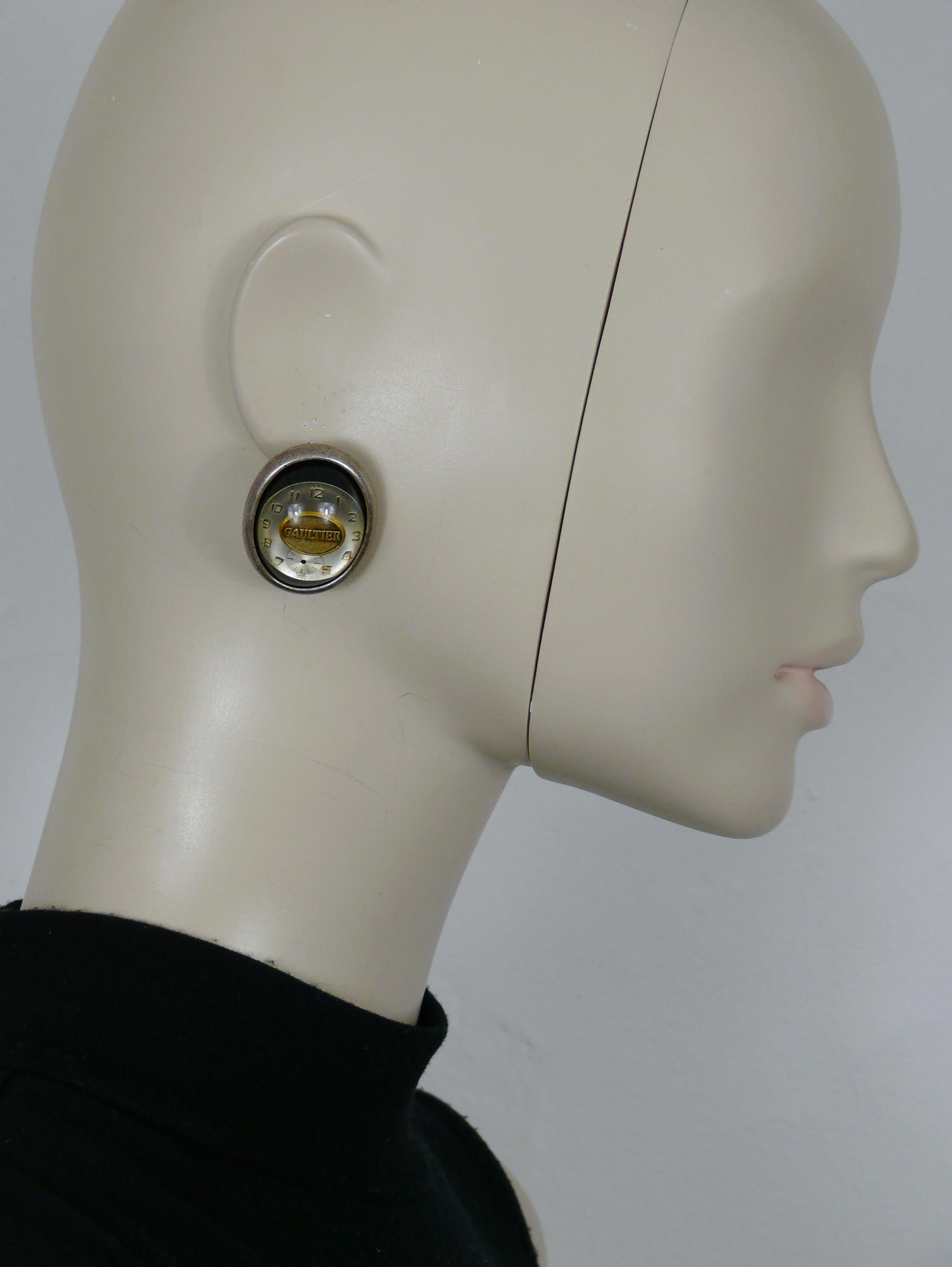 JEAN PAUL GAULTIER vintage steampunk clip-on earrings featuring a clock dial resin inlaid in a distressed silver tone setting.

Marked GAULTIER.

Indicative measurements : height approx. 3.2 cm (1.26 inches) / max. width approx 2.6 cm (1.02