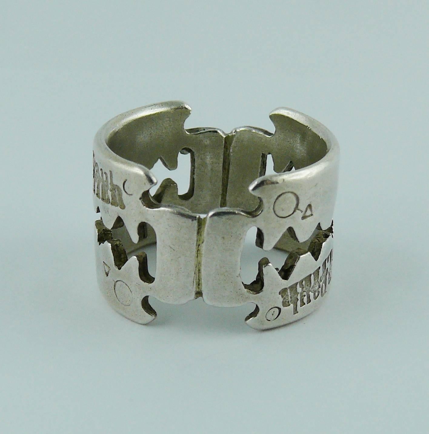 JEAN PAUL GAULTIER vintage sterling silver razor blade ring.

Embossed JEAN PAUL GAULTIER.

Sterling silver 