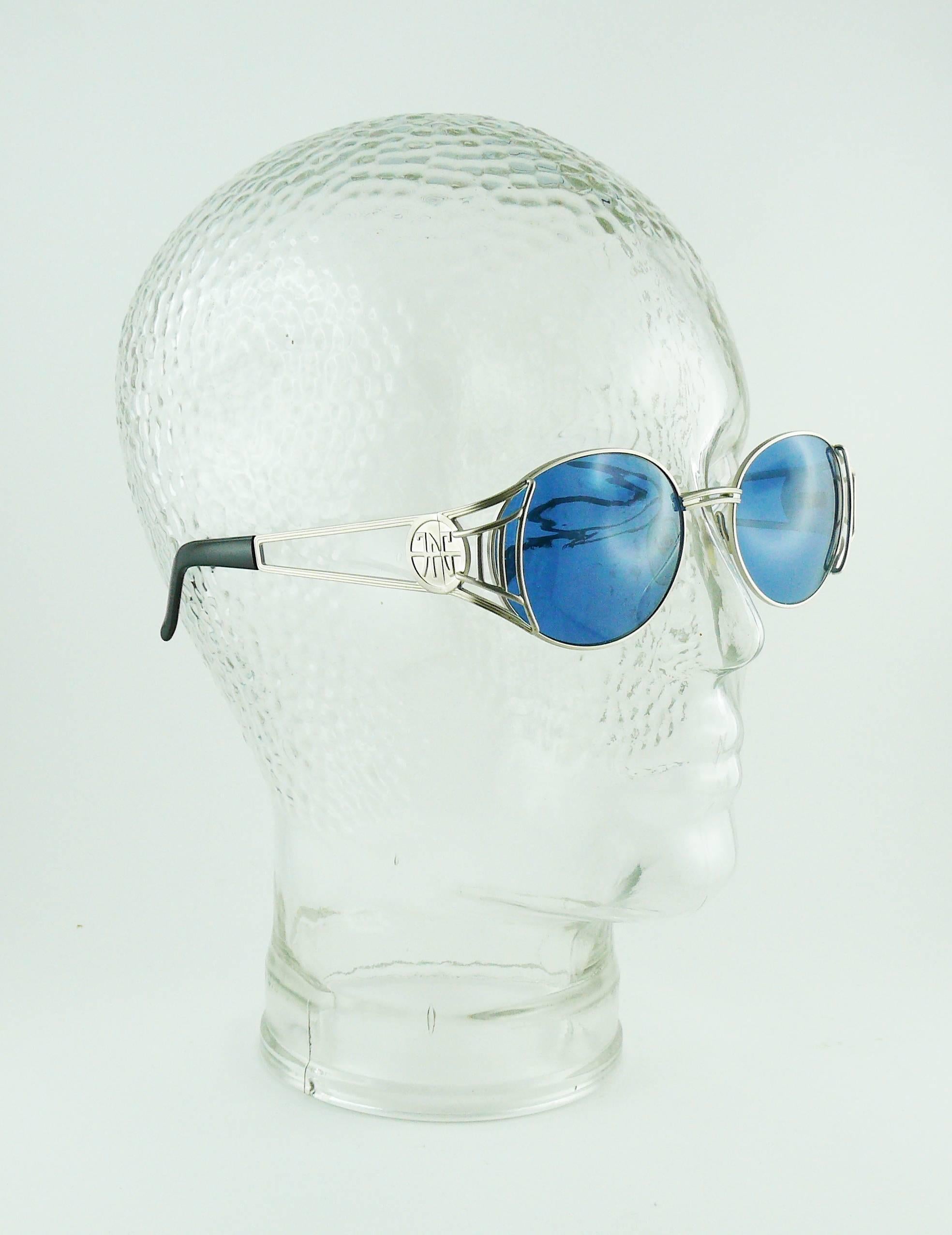 JEAN PAUL GAULTIER vintage sunglasses featuring matt silver tone frame finish embossed JPG and blue tinted lenses.

Embossed 58-6102.
Made in Japan.

Indicative measurements : max. width approx. 13.7 cm (5.39 inches) / width between lenses approx.