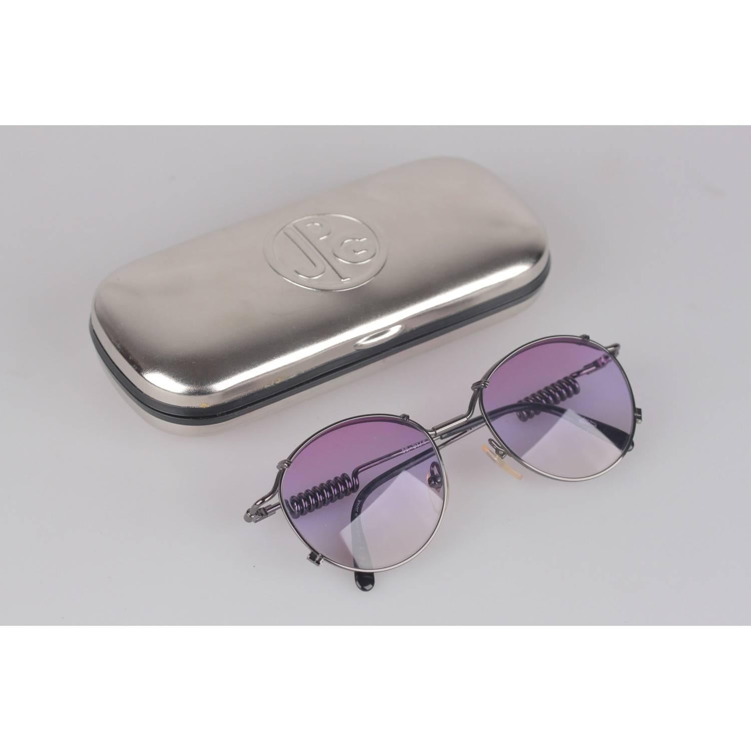Original Vintage 1990s JEAN PAUL GAULTIER Unisex Sunglasses
Iconic Model, very rare - SPRINGS on the sides - Steampunk Look
Dark Gray Frame, light purple gradient lens
Frame Made in Japan
Mod. 56-5174
New Old Stock - Never Worn or USed - they will