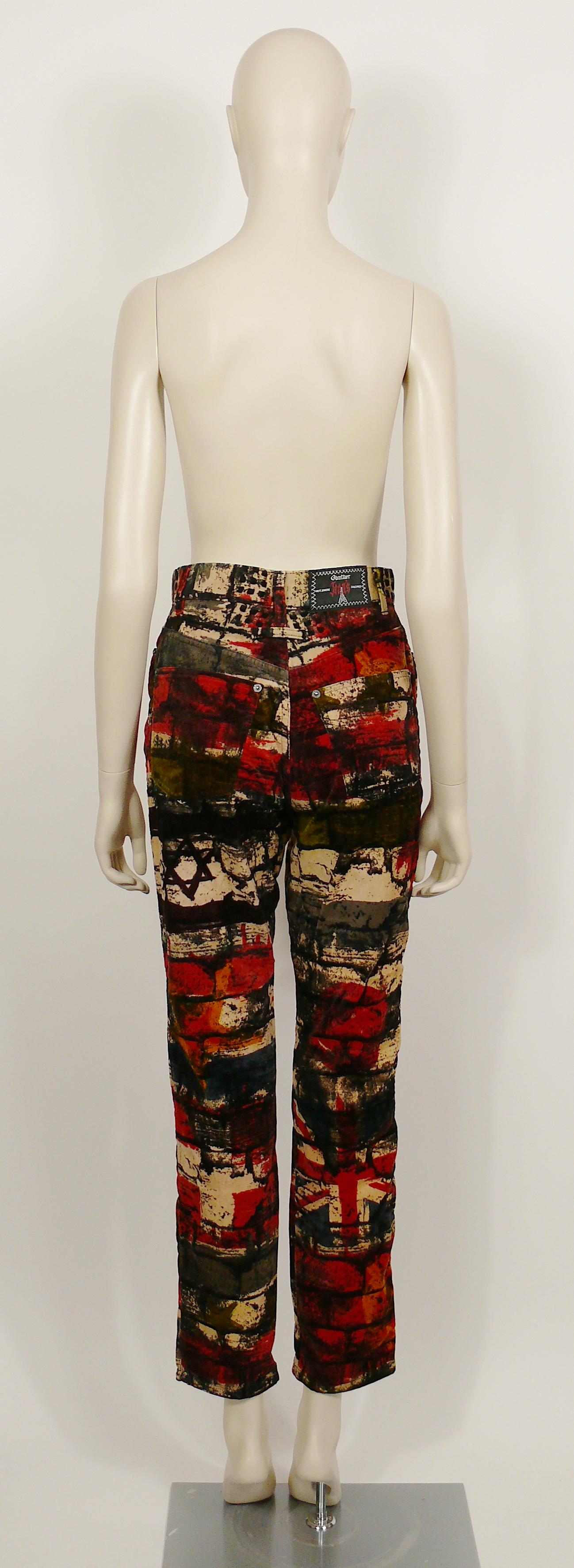 Pantaloni con stampa muro e bandiere Jean Paul Gaultier Jeans in vendita 6
