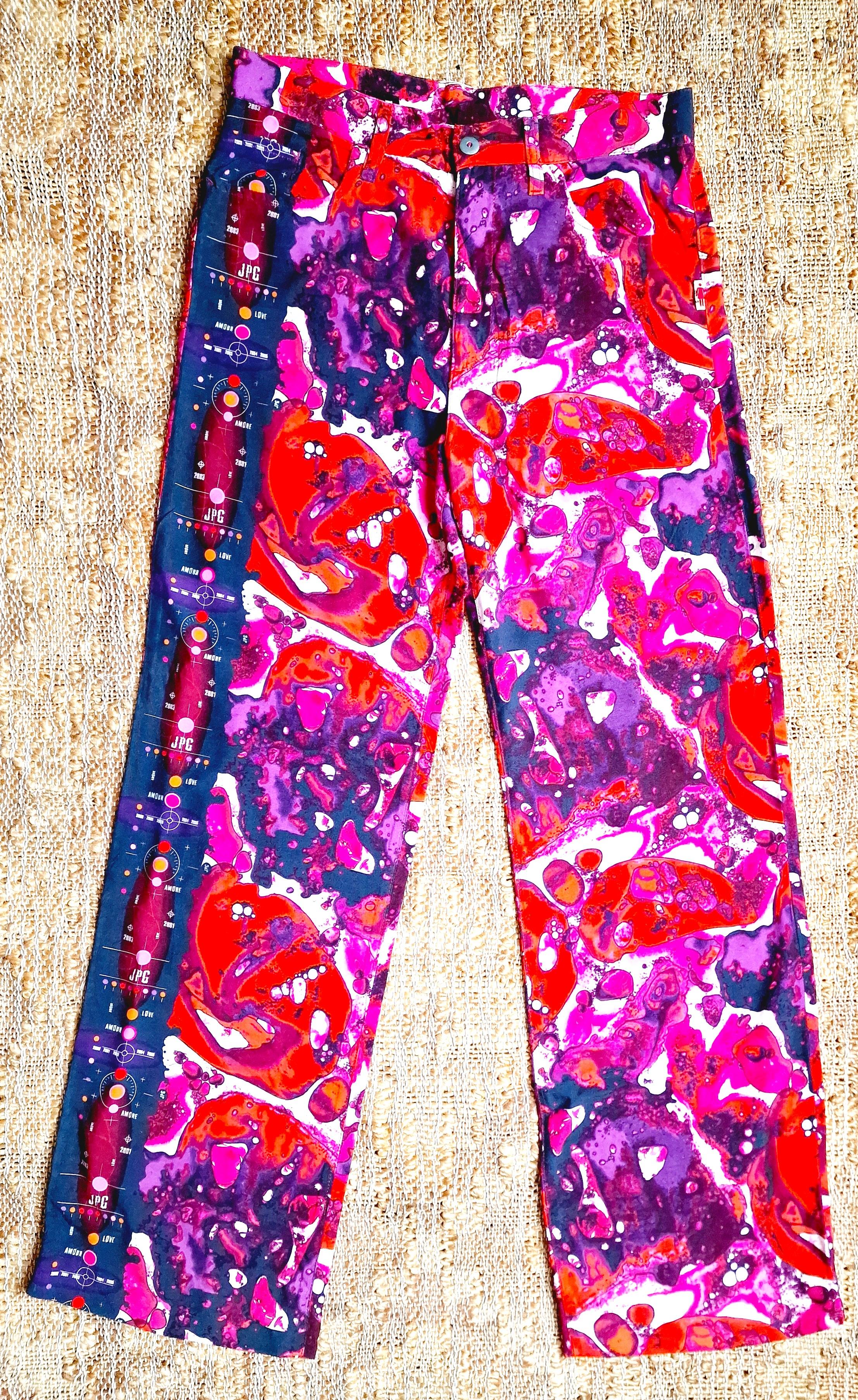 Bacteria pants by JEAN PAUL GAULTIER!
JPG Jean¬s on tha back!
Love, amour, JPG, target and bacteria pattern.
Vibrant colors.

LIKE NEW!

SIZE
Marked size: 28.
Women: fits from bigger medium to smaller large.
Men: small/medium.
Length: 107 cm / 42.1