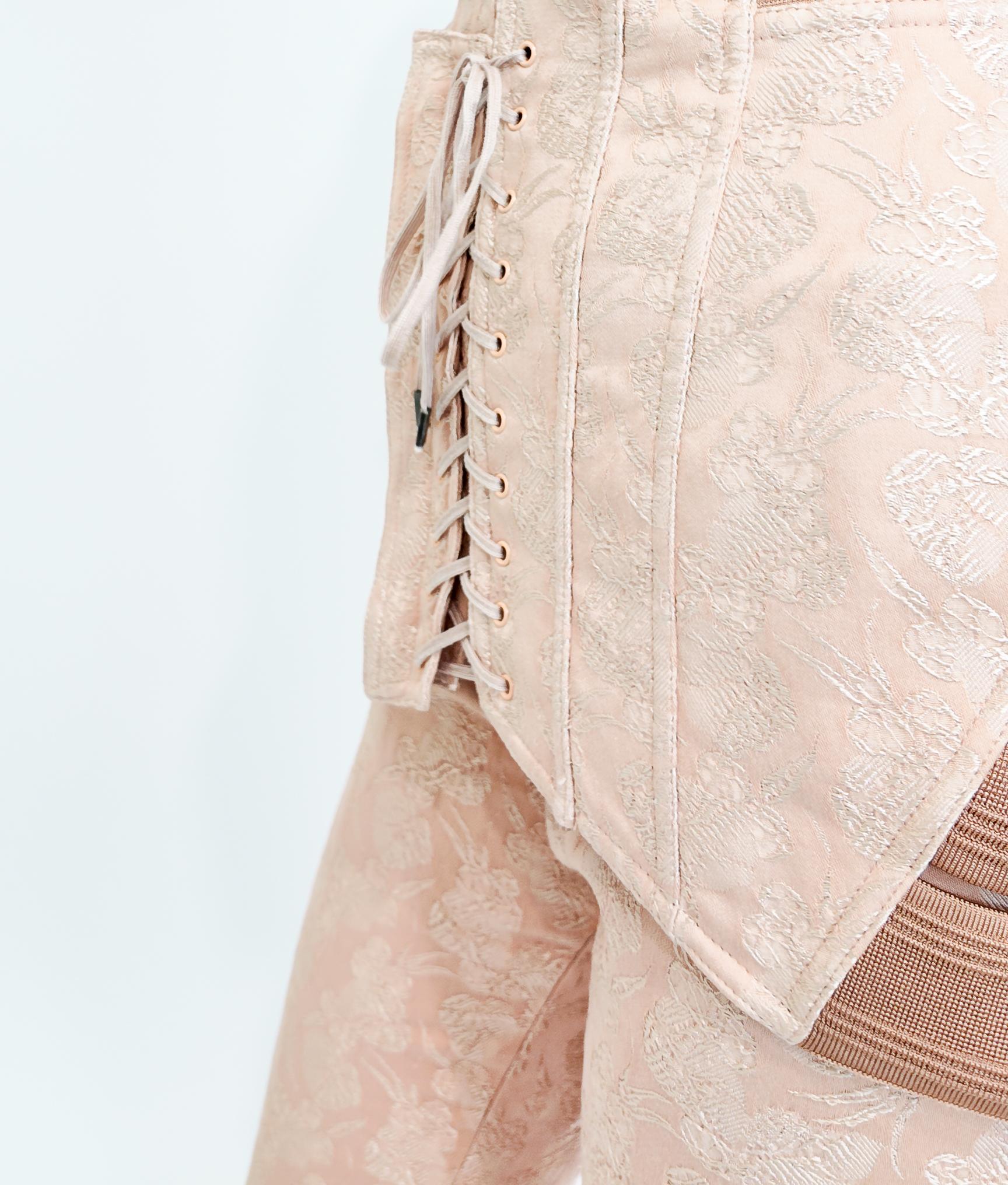 Jean Paul Gaultier Womens Printemps 2004 Combinaison en brocart avec pantalon à découpes en corse Bon état - En vente à Los Angeles, CA