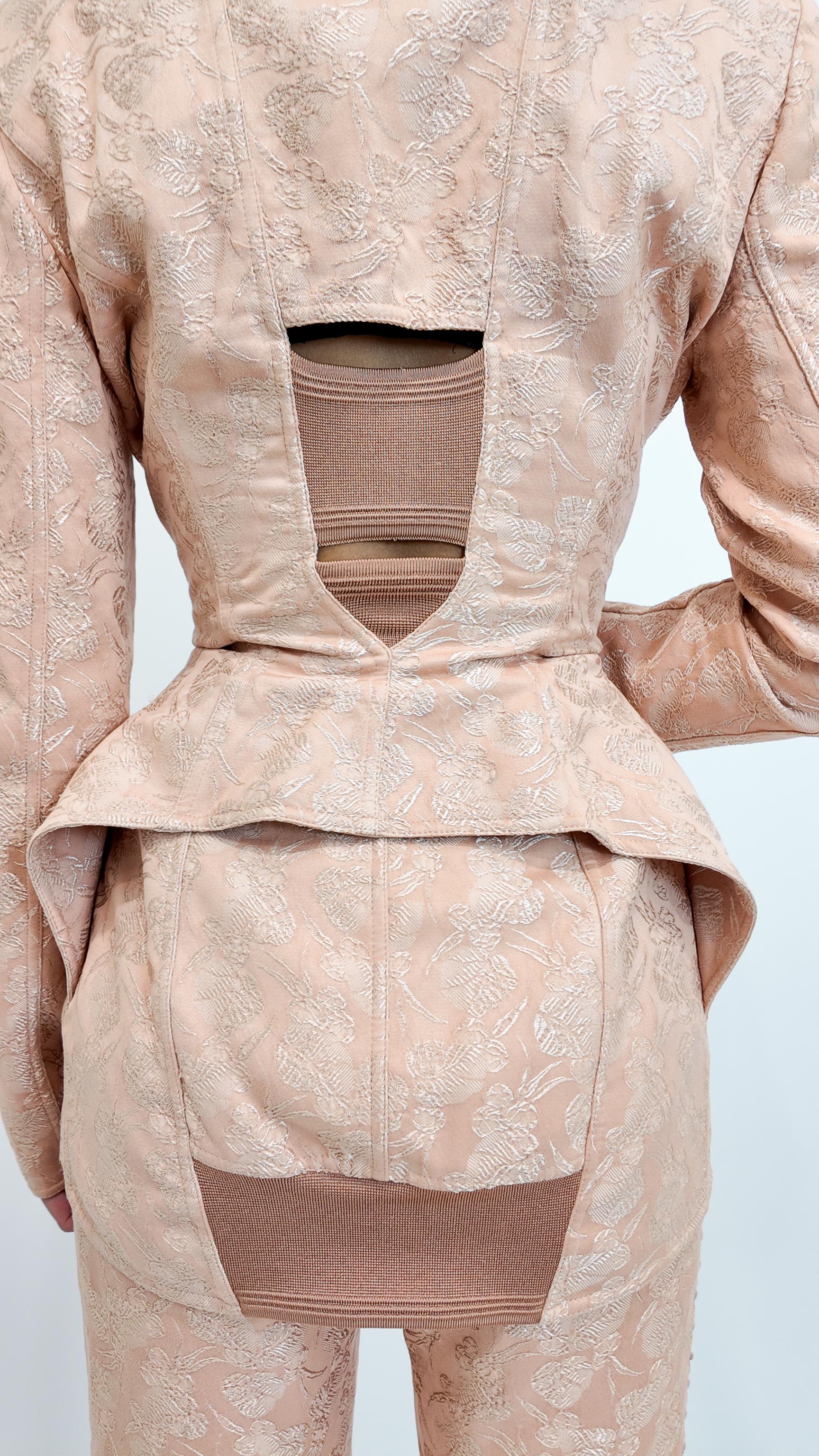 Jean Paul Gaultier Womens Printemps 2004 Combinaison en brocart avec pantalon à découpes en corse en vente 2