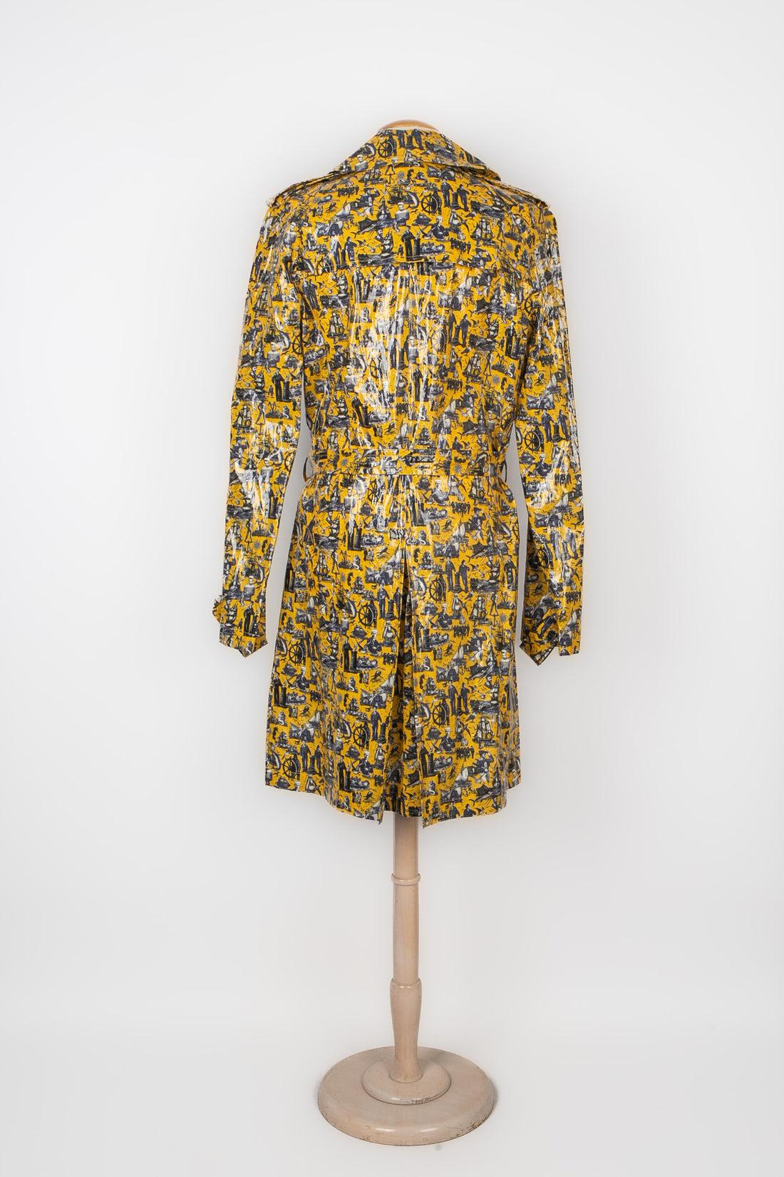 Jaune Jean Paul Gaultier Manteau en toile cirée jaune pour homme en vente