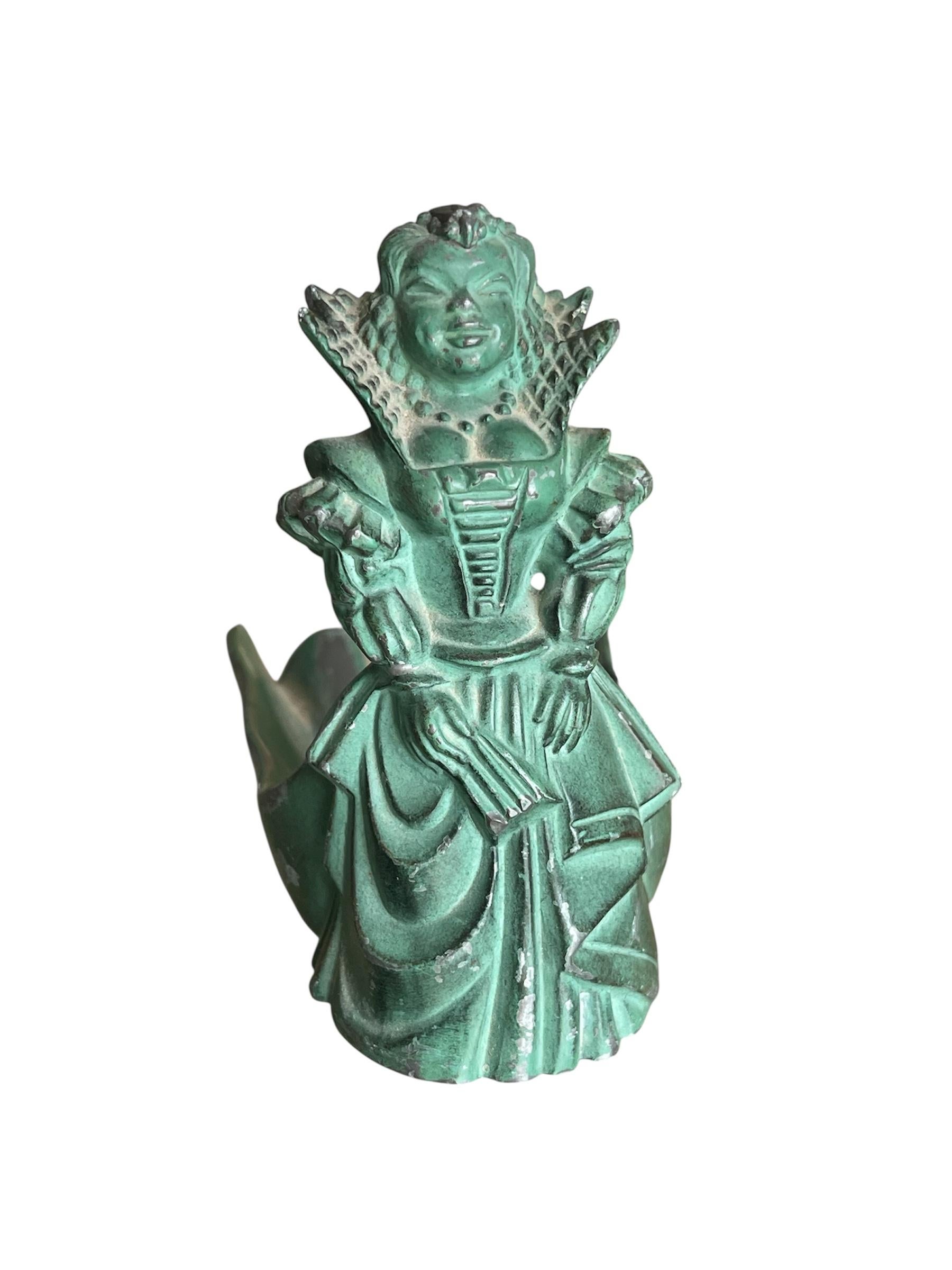 Bronze pocket emptier with green patina representing a princess. It is signed 