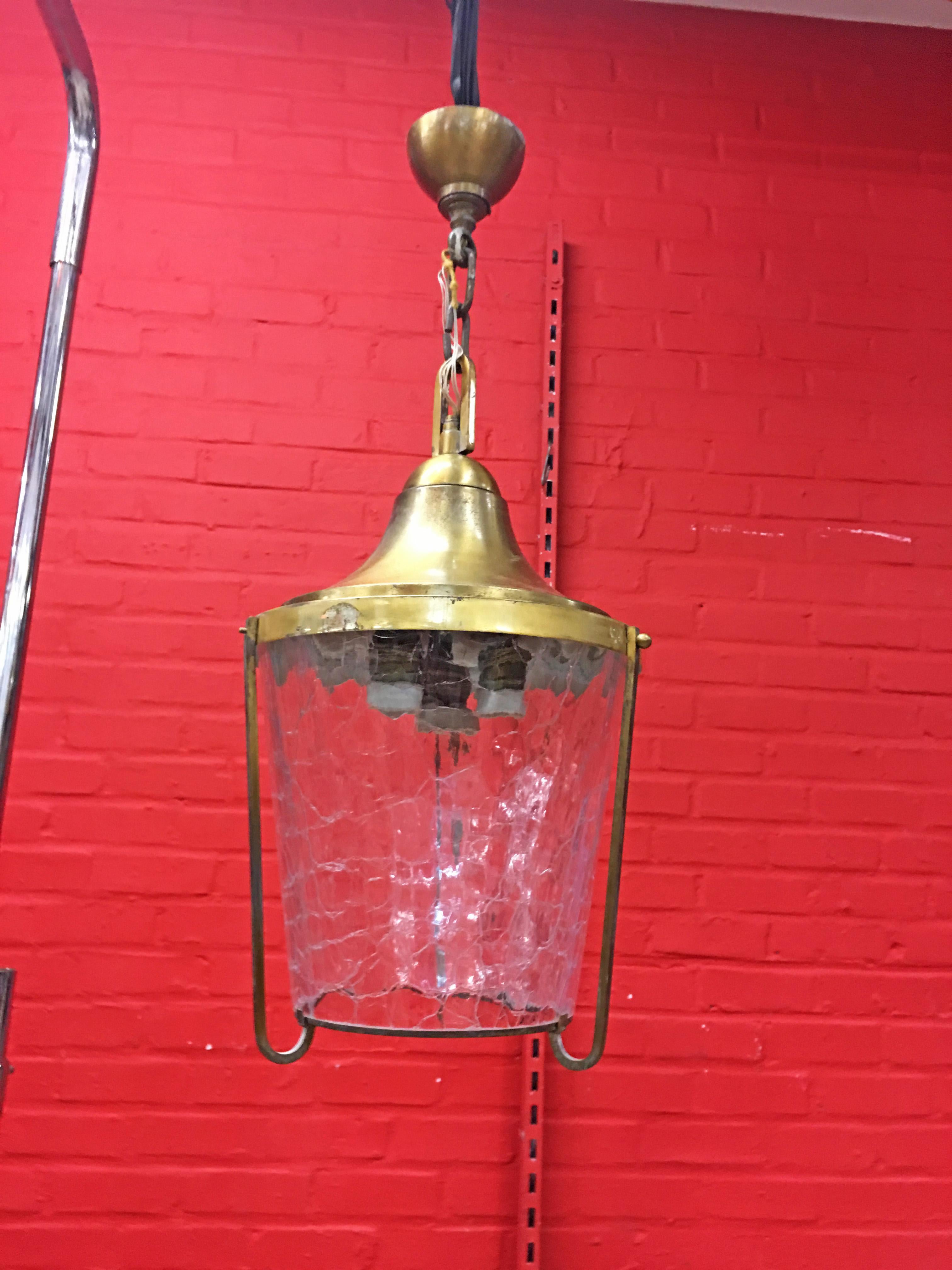 Jean Perzel, lantern in brass and glass, circa 1960
Dimensions of the lantern 40 x 30 cm
Dimensions with the chain 65 x 30 cm
metal needs to be polished
the glass is transparent and not pink as it can appear on the photo
1 other lantern identical,