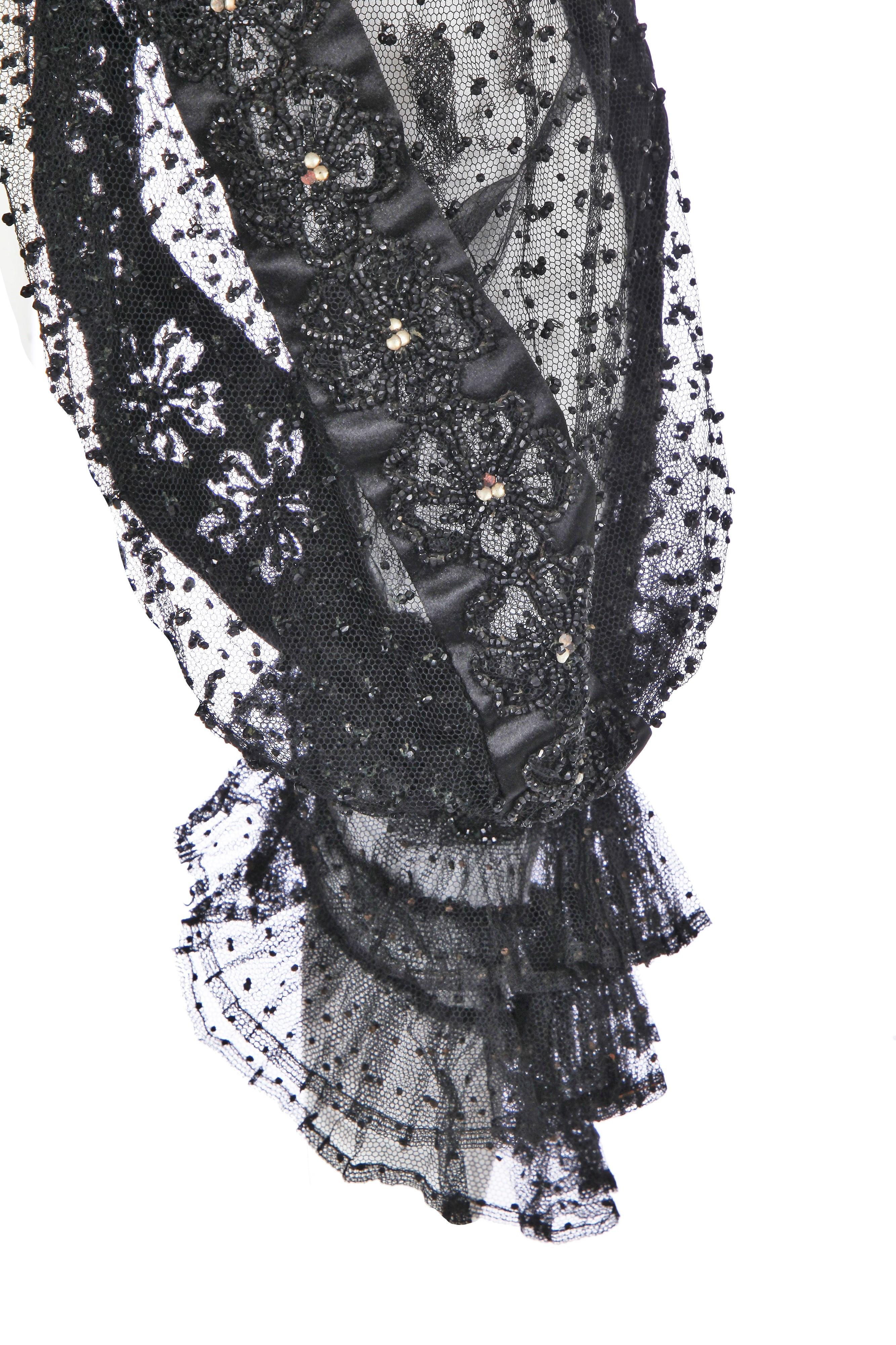Jean-Philippe Worth - corsage de jour en baleine, satin de soie noir et perles de jais -. en vente 2