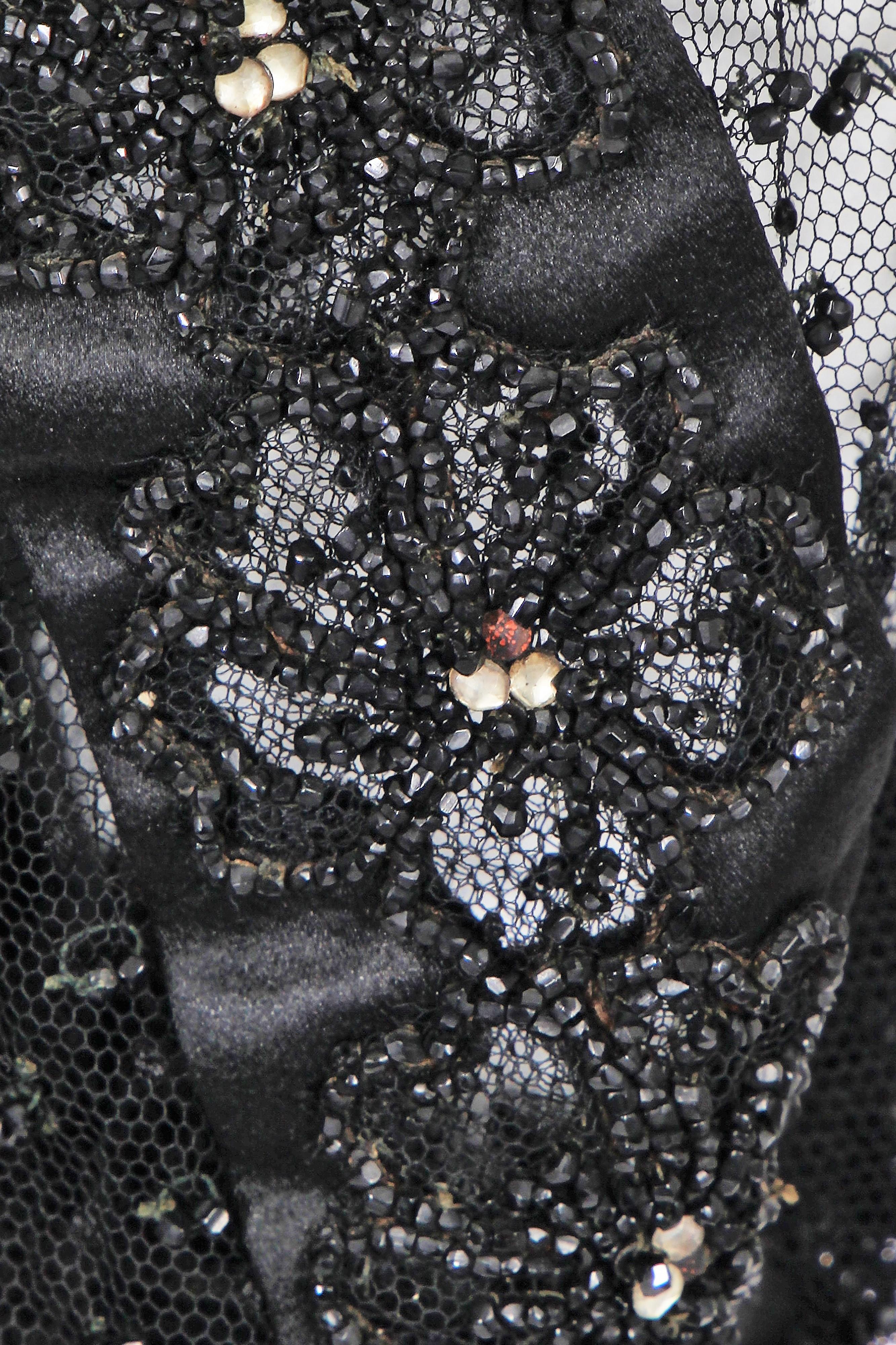 Jean-Philippe Worth - corsage de jour en baleine, satin de soie noir et perles de jais -. en vente 3