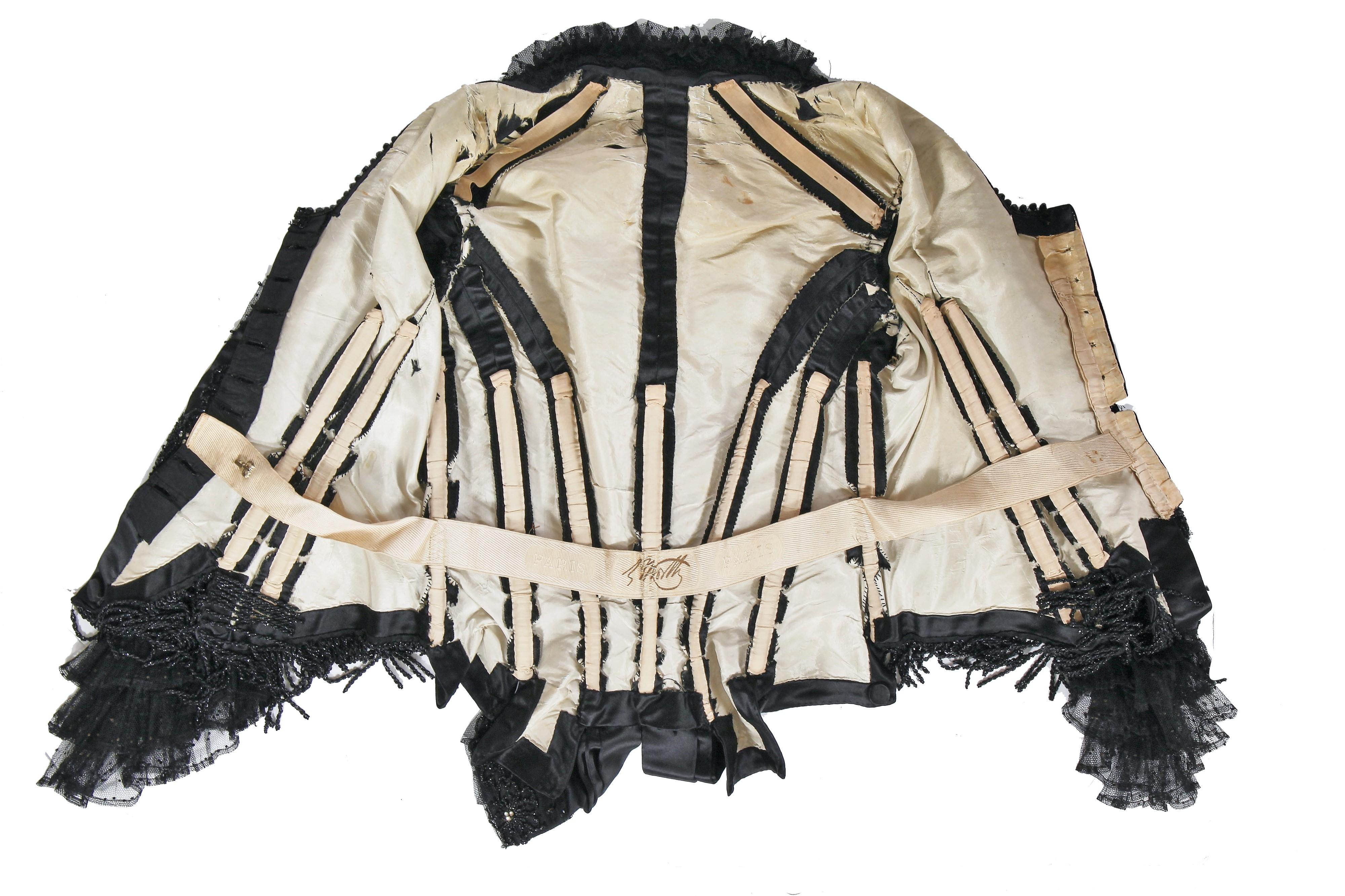 Jean-Philippe Worth - corsage de jour en baleine, satin de soie noir et perles de jais -. en vente 4