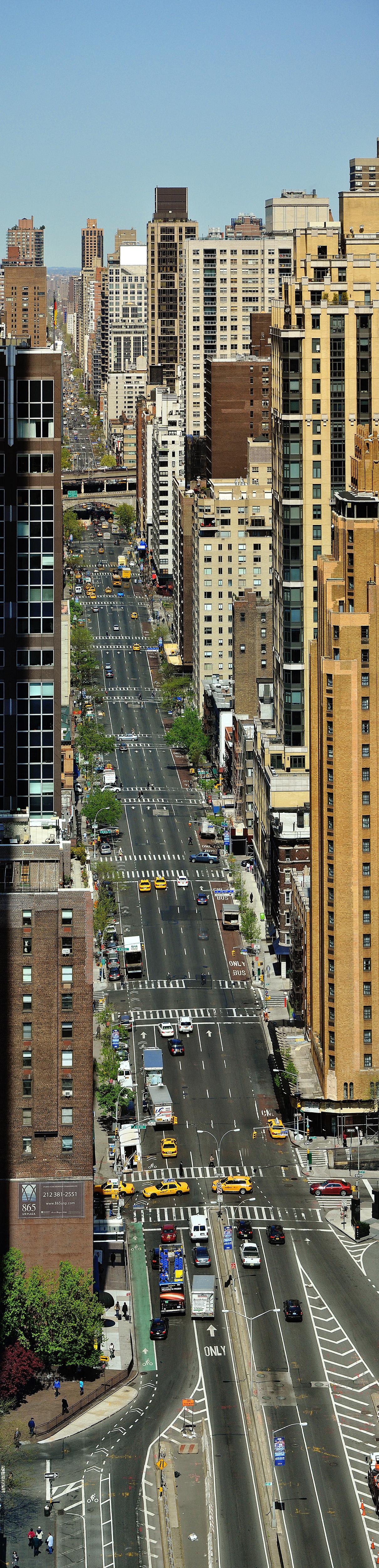 Batman's view of the 1st Avenue of New York City  -  Panoramic Color Photography