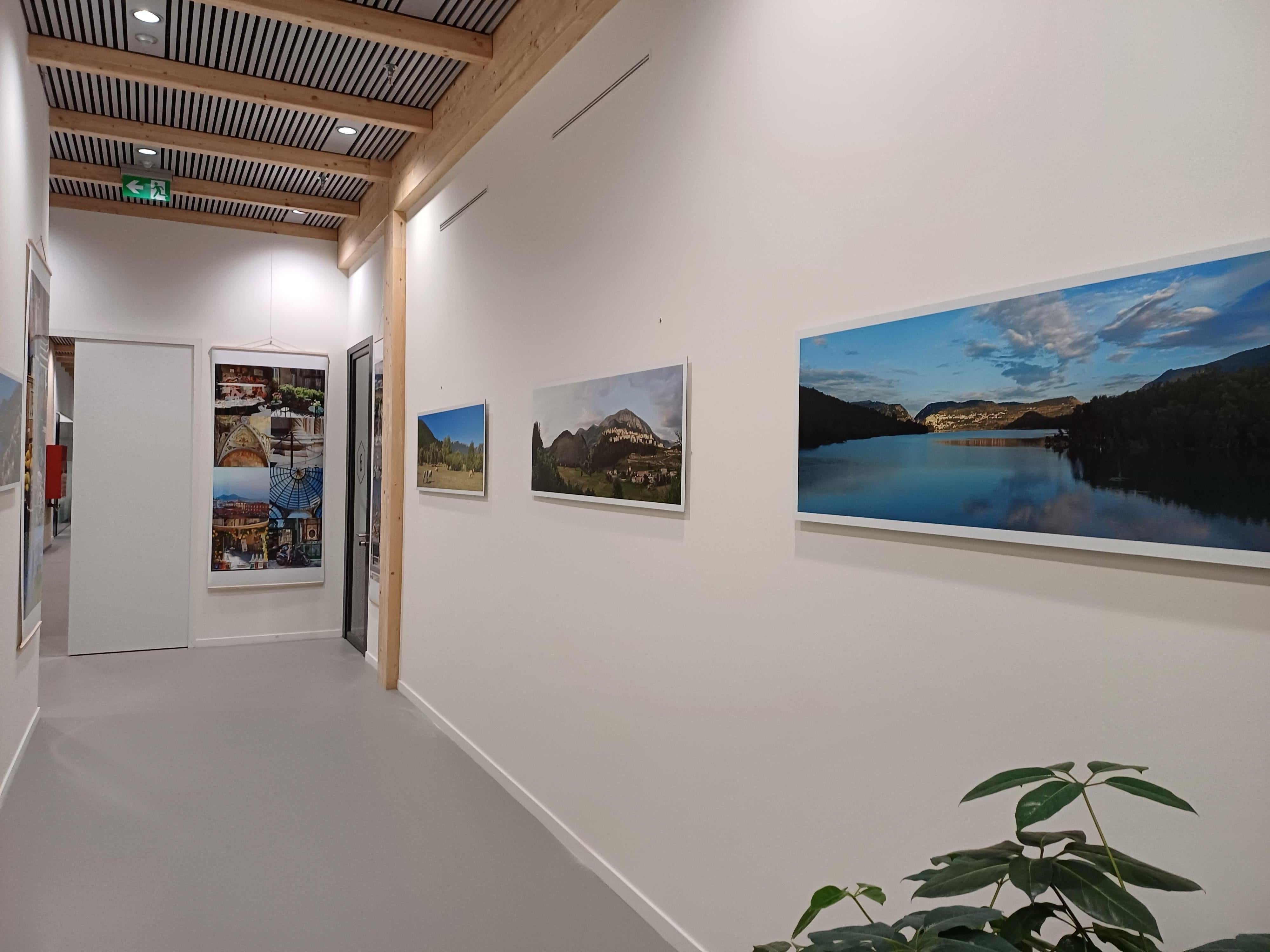 Opi - village d'Abruzzo, Italie  -  Contemporain  Photographie couleur Panoramic en vente 3