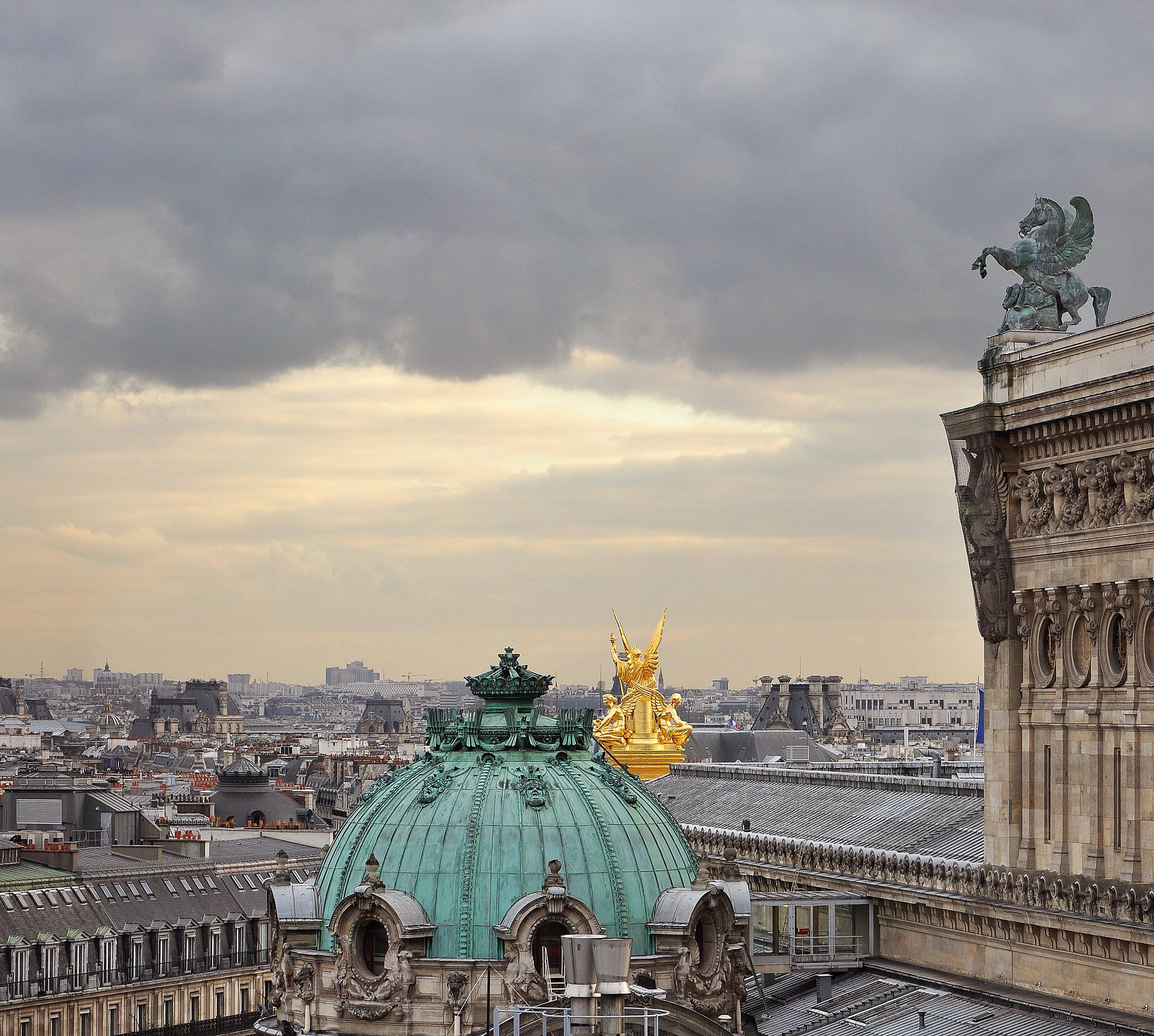Jean Pierre De Neef Color Photograph – Südliche Skyline von Paris (Frankreich) – Zeitgenössische Panoramik-Farbfotografie