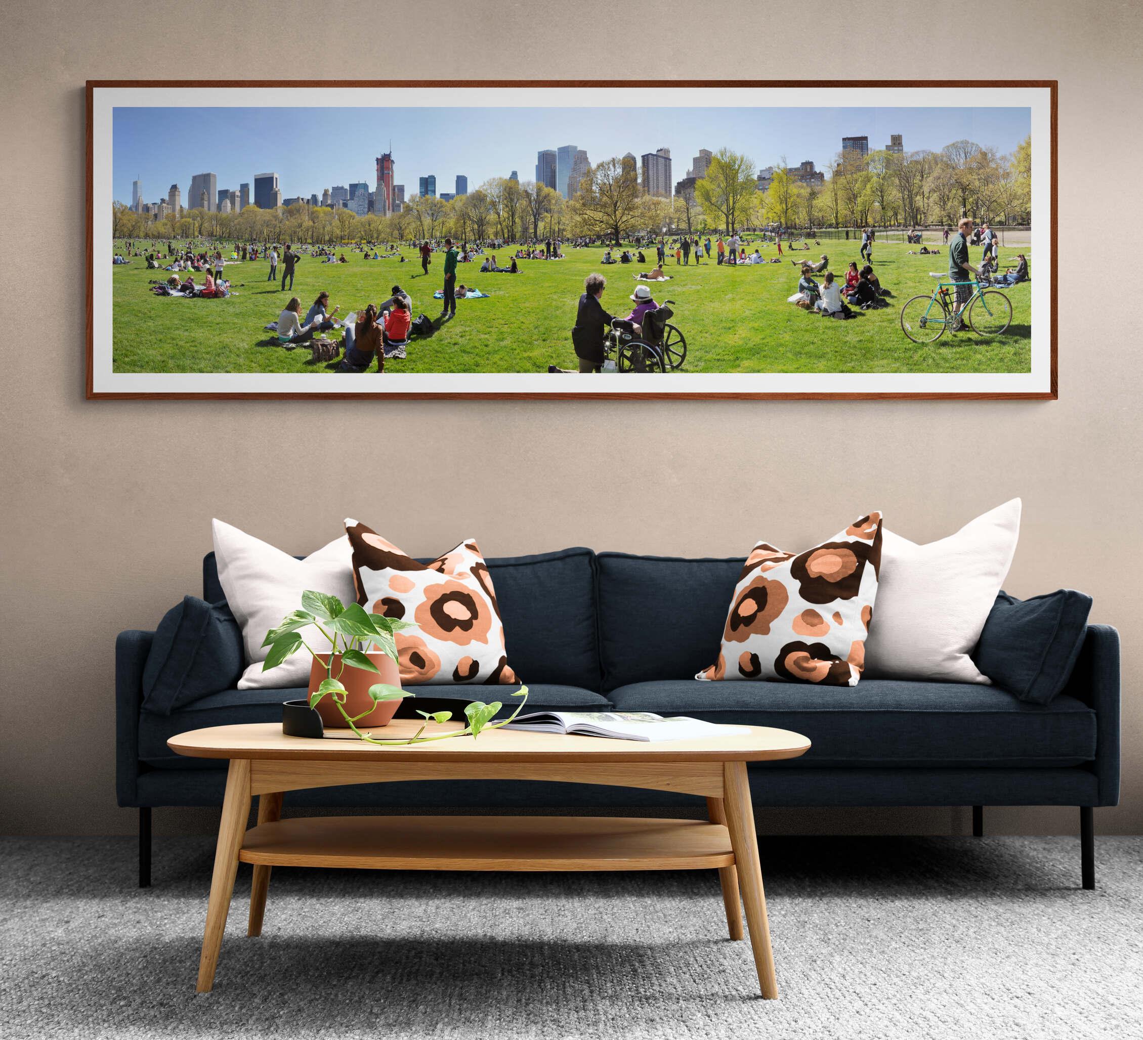 Frühlings Nachmittag im Central Parc  NYC – Zeitgenössische Panoramik-Farbfotografie (Fotorealismus), Photograph, von Jean Pierre De Neef