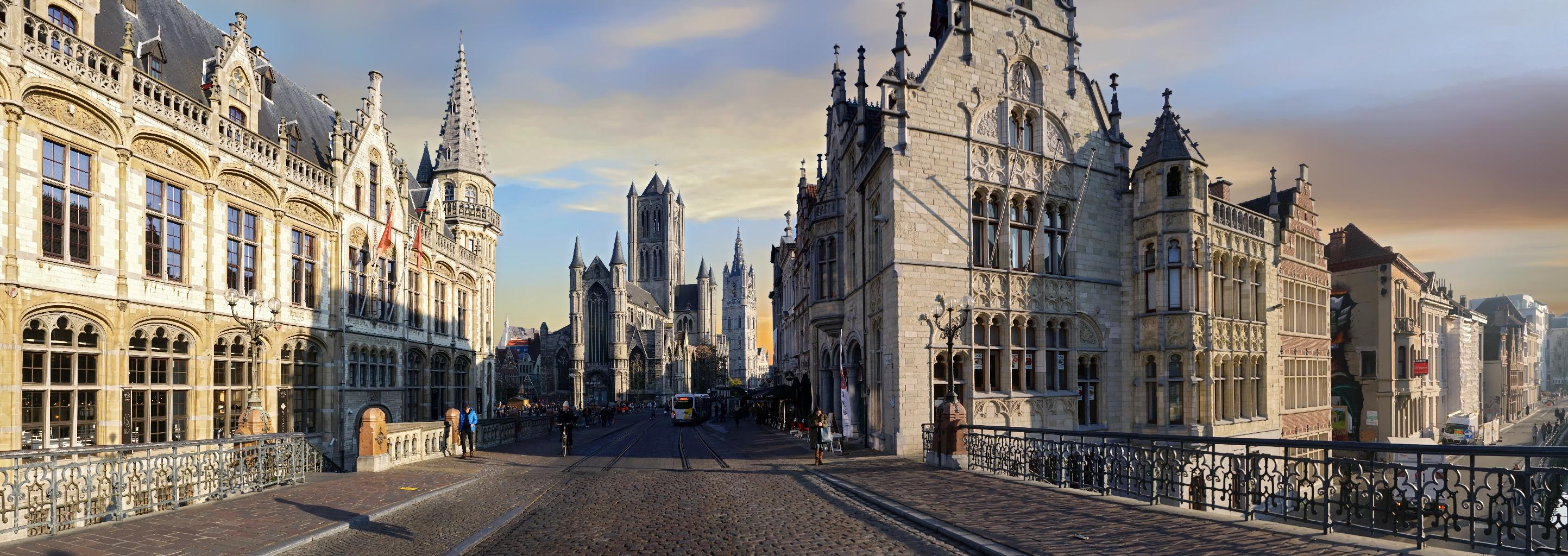 Panoramic cityscape made from 6 pictures
Pigment photographic paper - photography & fine art print © Jean Pierre De Neef 
Capital of the former county of Flanders, a large cloth and trading city, then birthplace of Charles V, it experienced from the