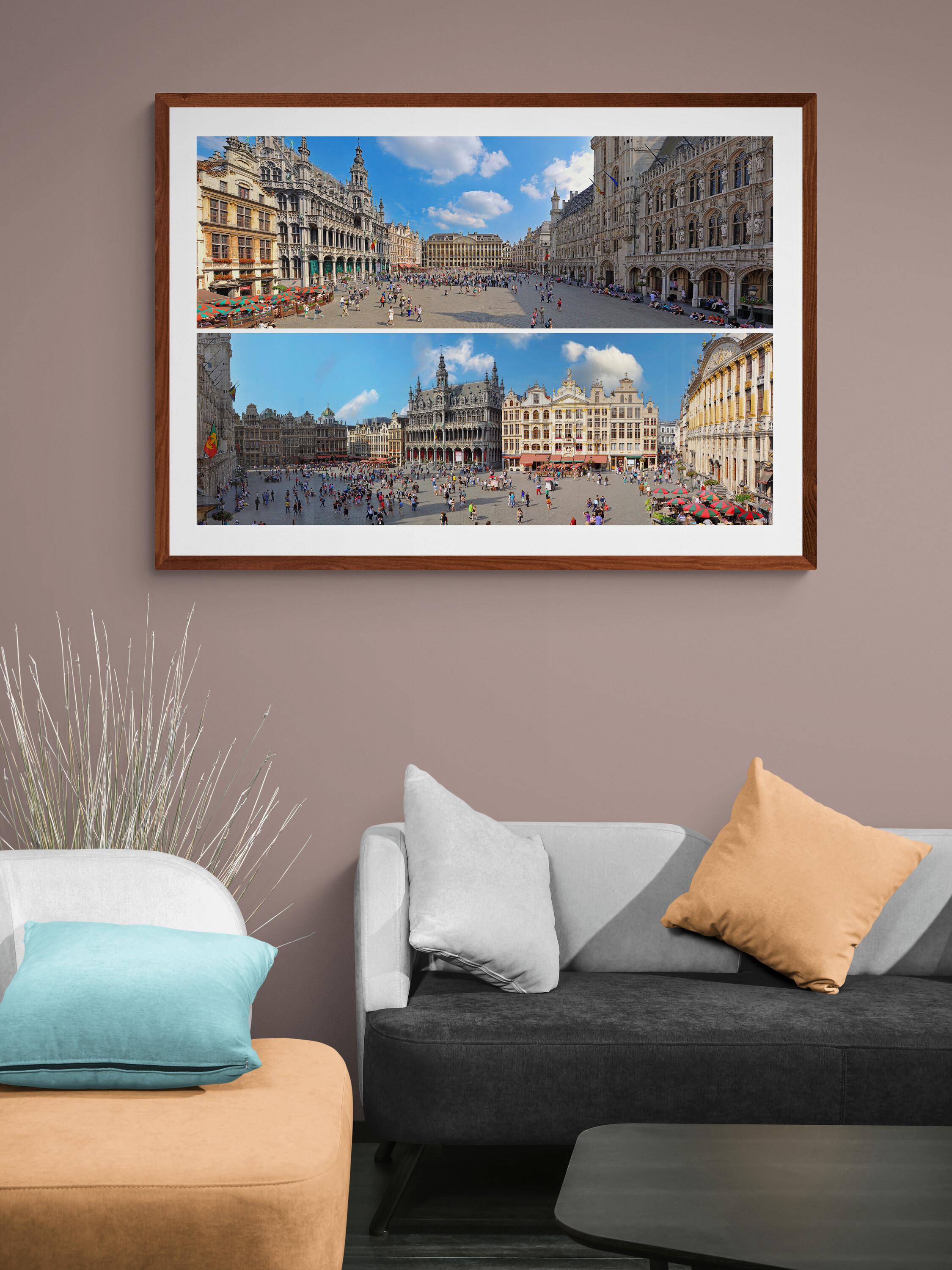 The Grand Place of Brussel - 2013 - Voll gerahmte farbige Panoramafotografie  (Fotorealismus), Photograph, von Jean Pierre De Neef
