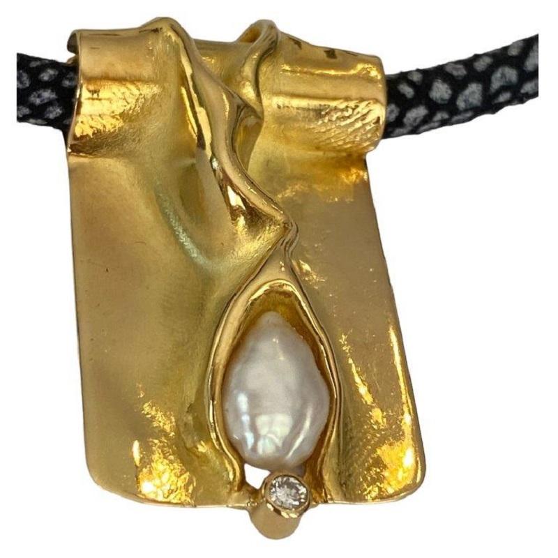 Brilliant Cut Jean-Pierre De Saedeleer (1946-2022) 18 kt gold Necklace with pendant  For Sale