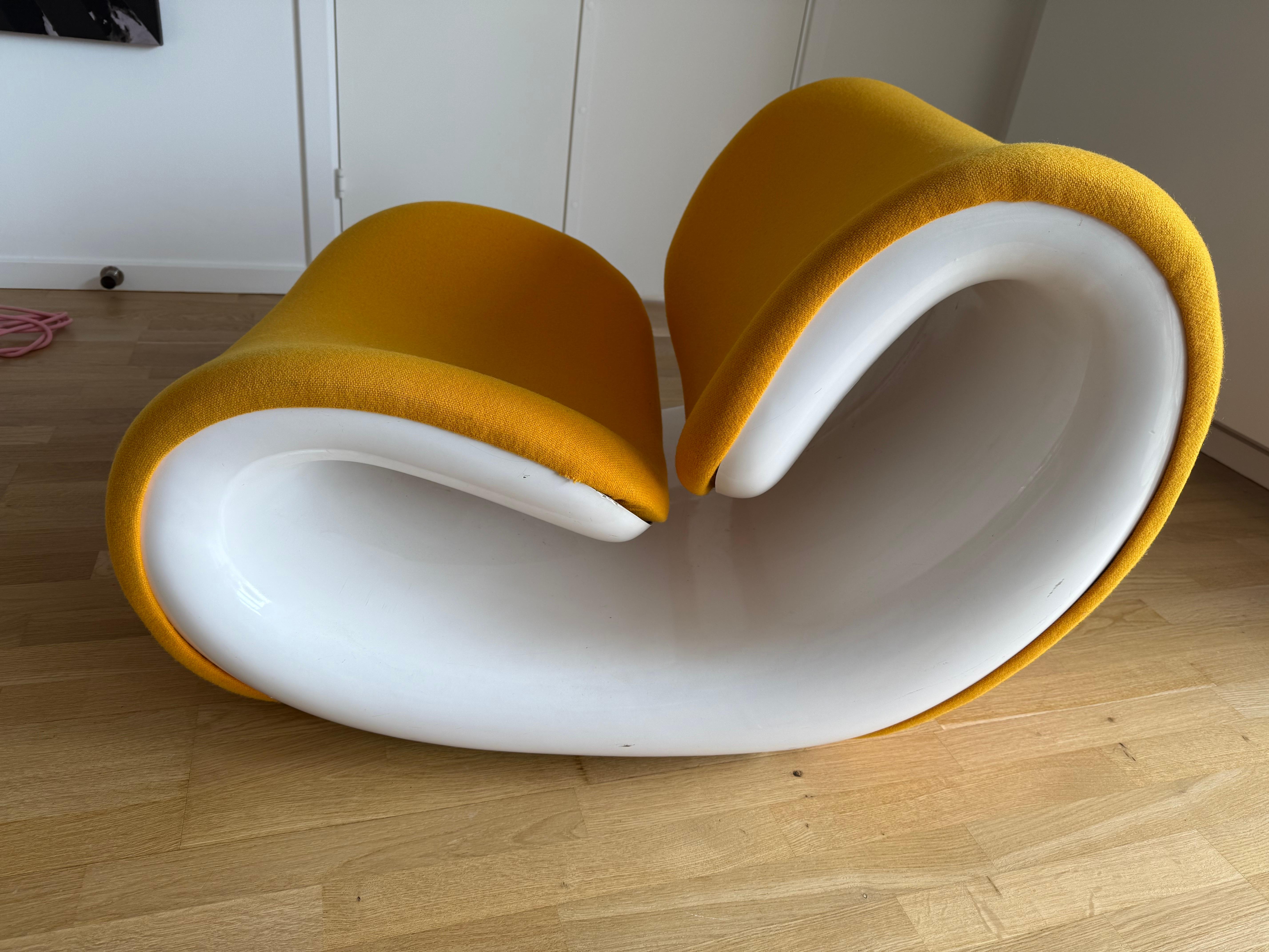 La Silla Esox de Jean-Pierre Laporte es una sorprendente fusión de diseño minimalista y forma orgánica, inspirada en la elegante silueta de un lucio (