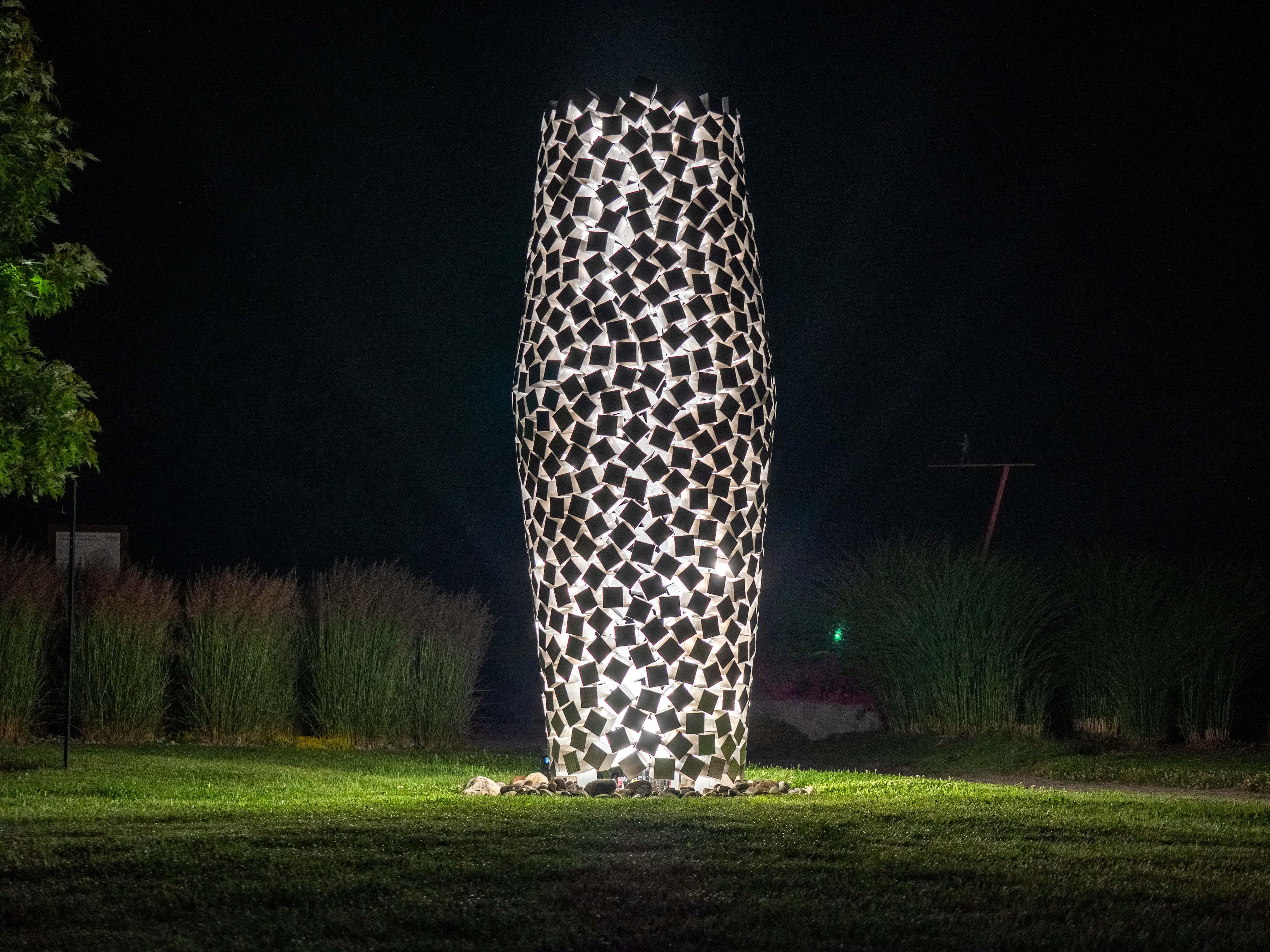 Cones 690 cm de haut, sculpture d'extérieur géométrique abstraite en aluminium poli en vente 6