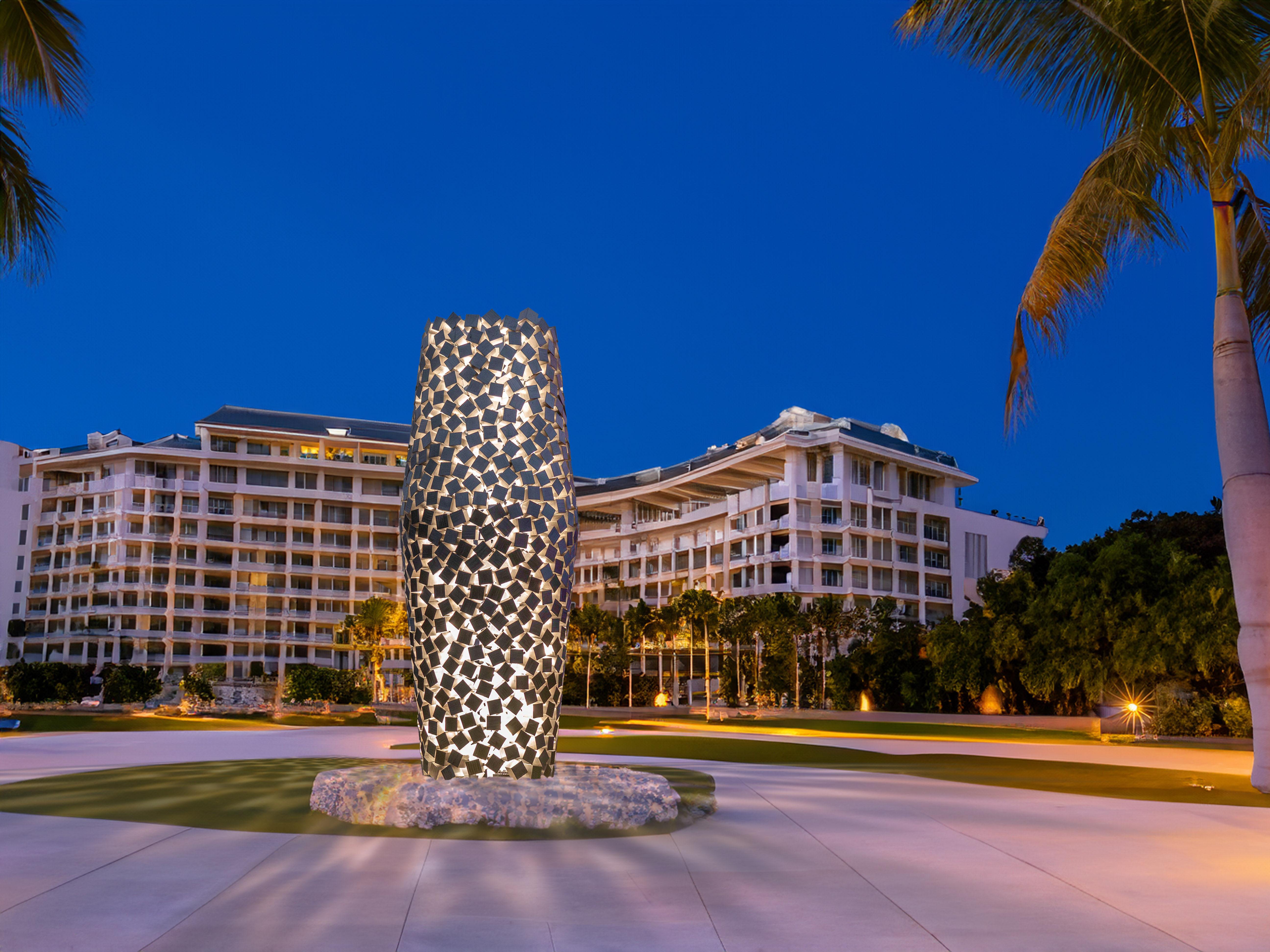 Cones 690 cm de haut, sculpture d'extérieur géométrique abstraite en aluminium poli en vente 13
