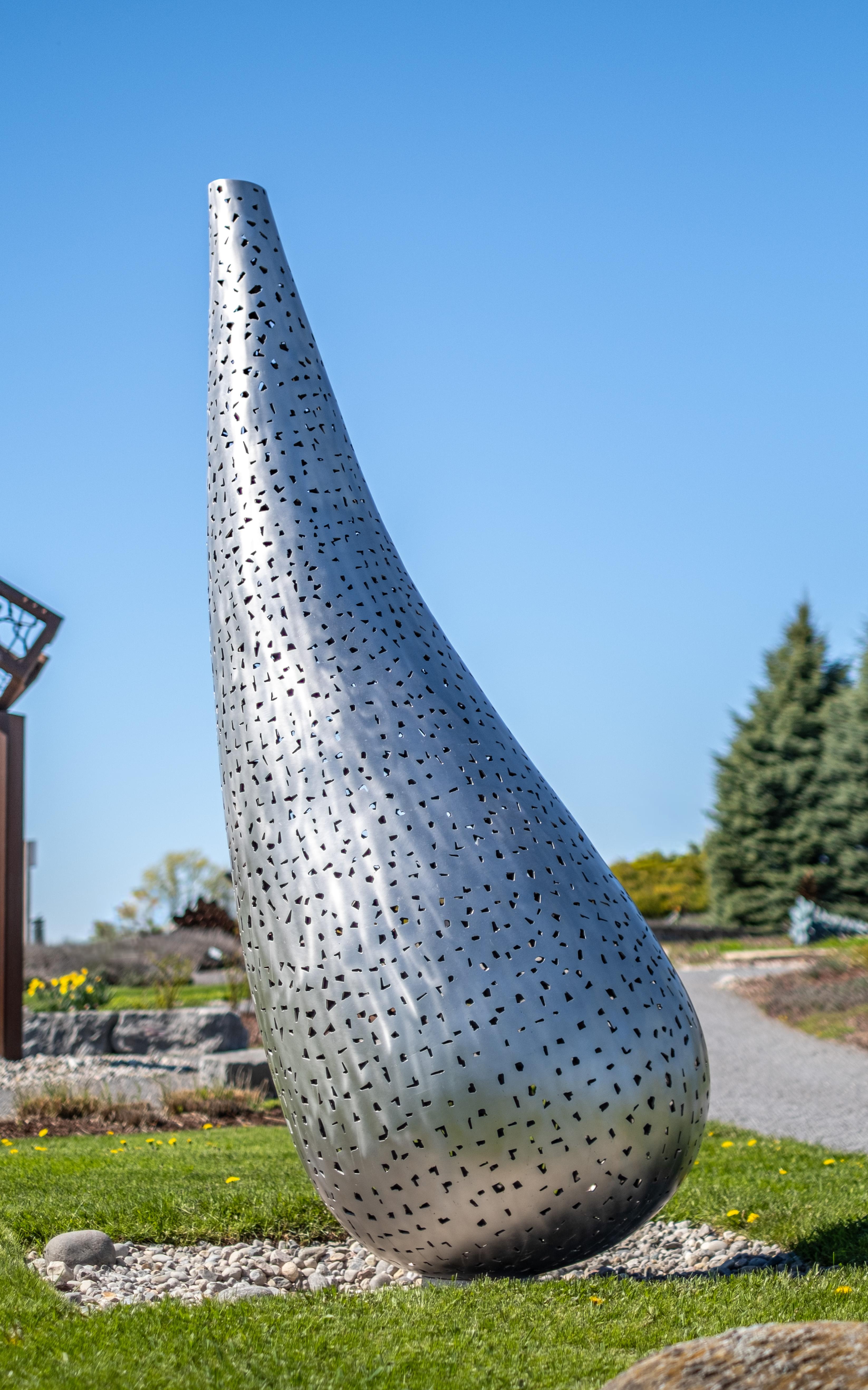 Météore - Contemporary Metal Sculpture, Abstract Teardrop Design