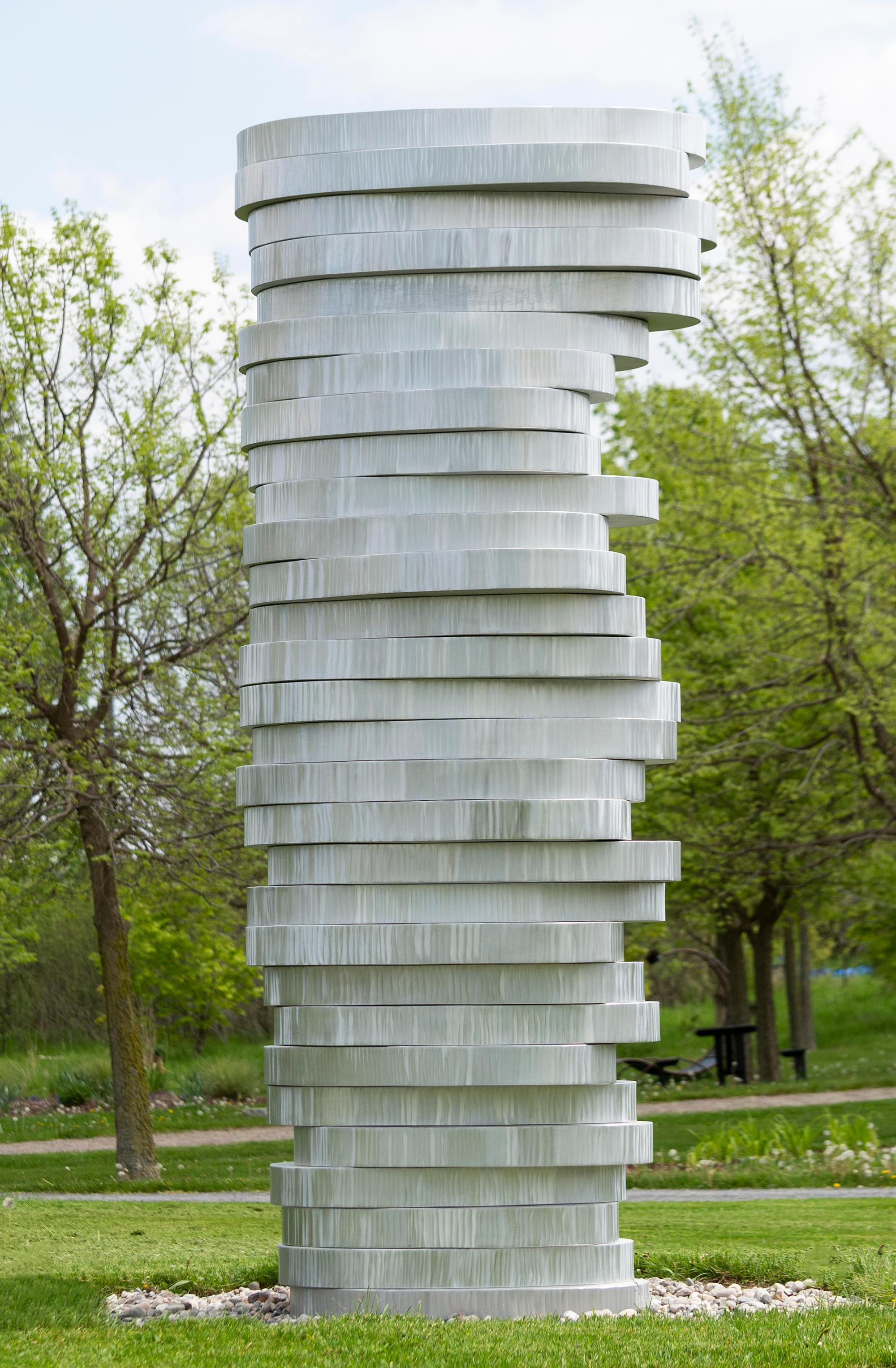 WAVES, haute, géométrique, abstraite, aluminium poli, sculpture d'extérieur en vente 4