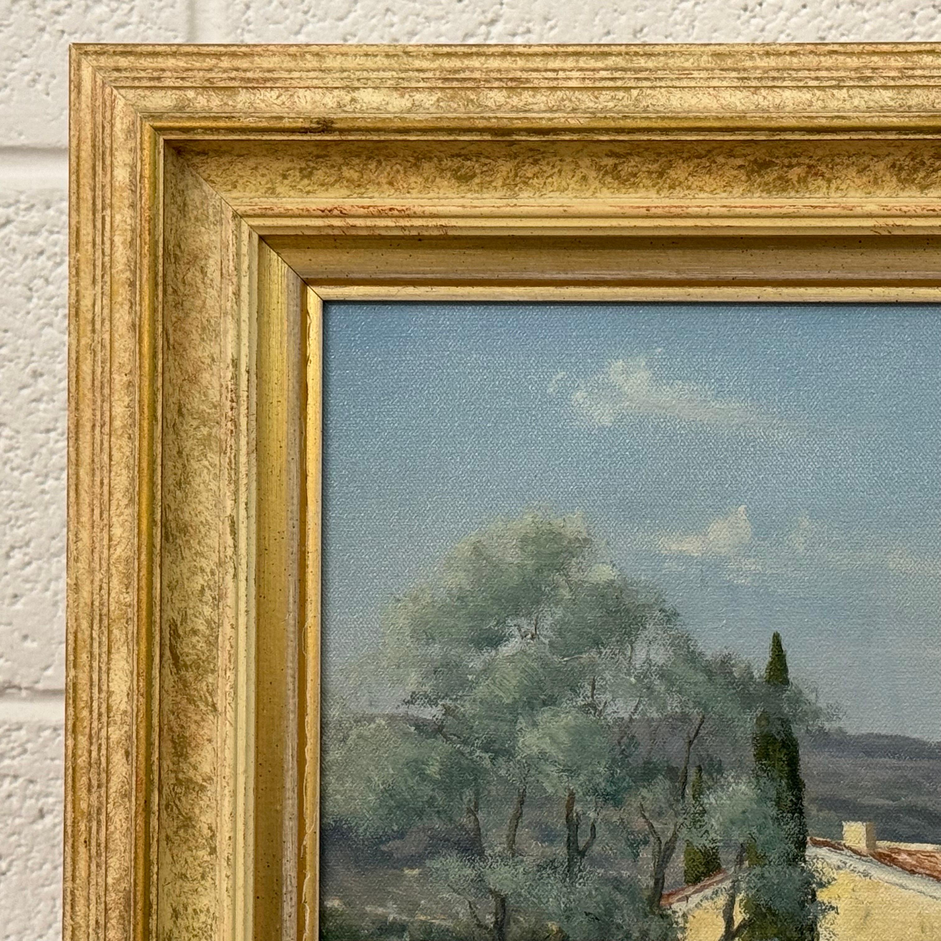 Scena costiera mediterranea con proprietà rurale e alberi nella campagna francese in vendita 2
