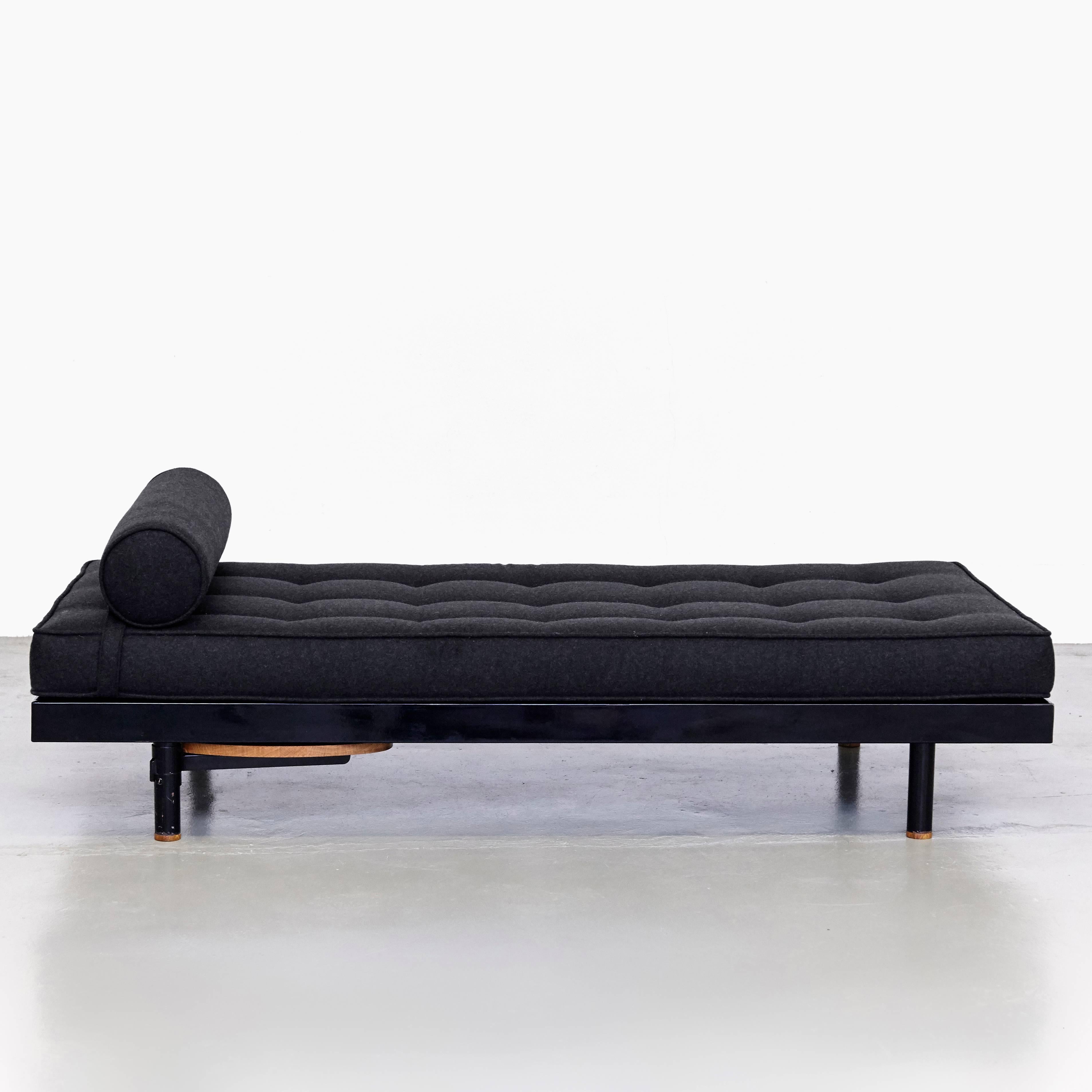 Mid-Century Modern Jean Prouve Mid Century Modern Metal Black SCAL French Daybed, circa 1950
