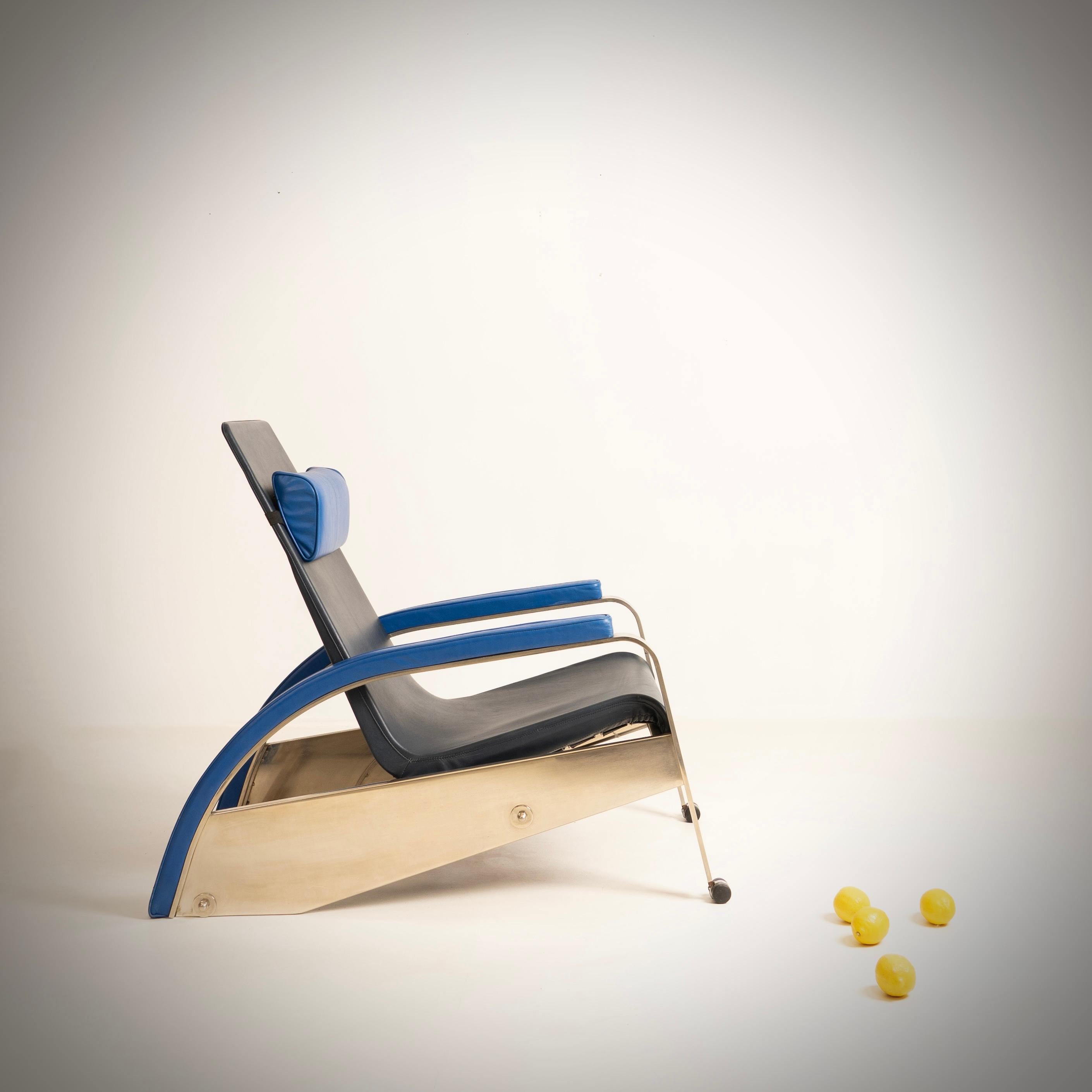 Jean Prouvé (1901-1984) Grand Repos armchair (creation 1930) Tecta ed., c.1985 In Good Condition For Sale In Paris, FR