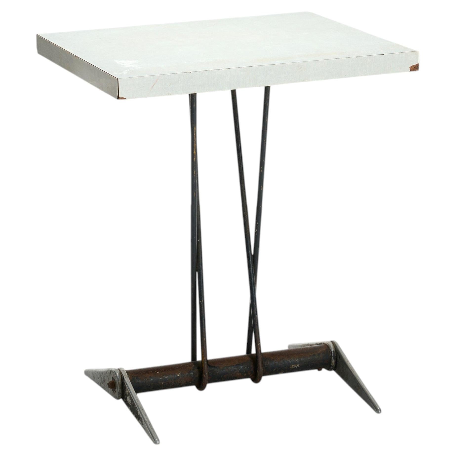 Compas Direction Desk