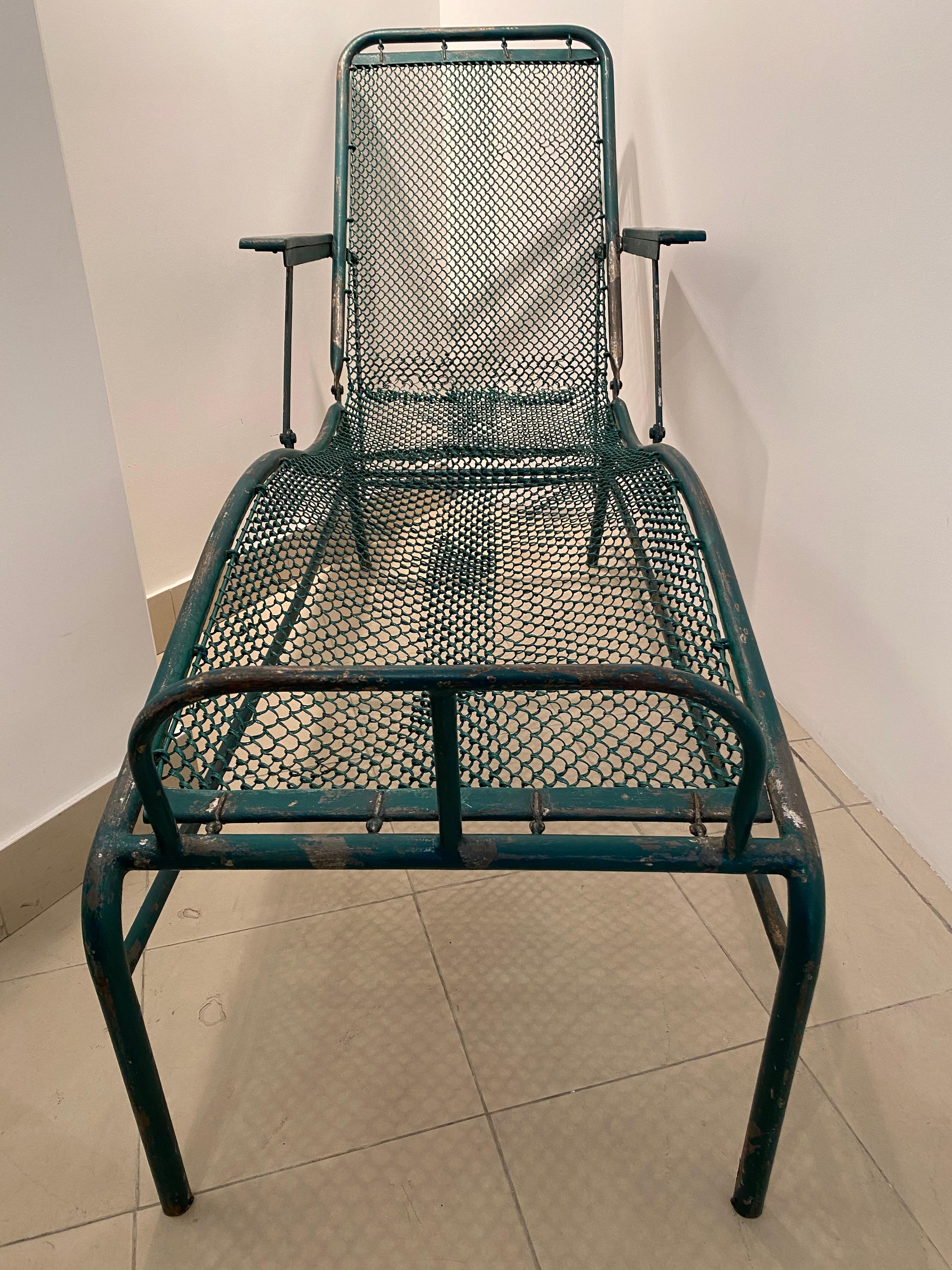 Jean Prouv und Jules Leleu, Deck-Stuhl (Mitte des 20. Jahrhunderts) im Angebot