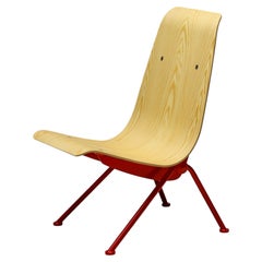 Chaise Jean Prouvé "Antoni" - Edition limitée, châssis rouge / assise en contreplaqué