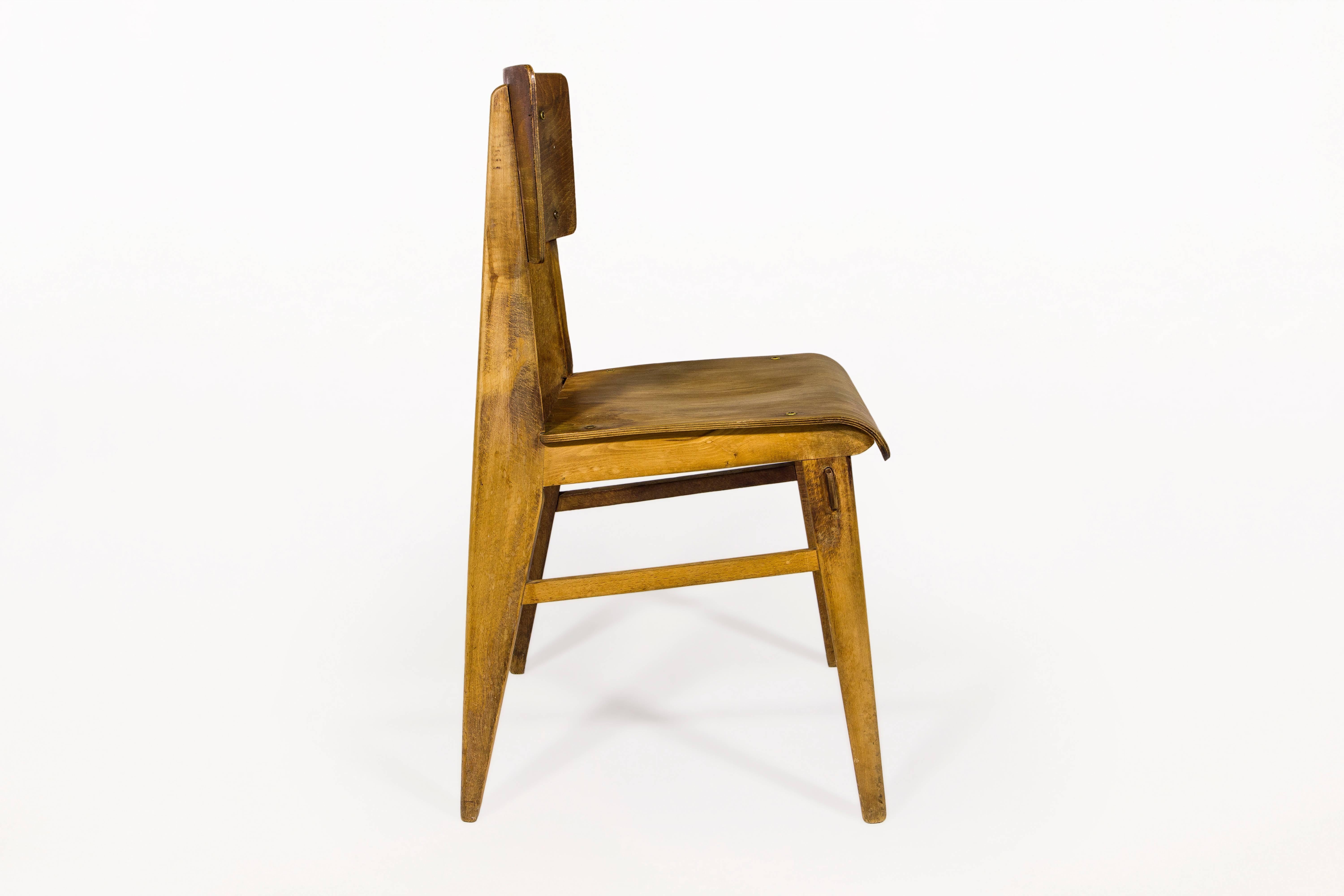 standard chair width