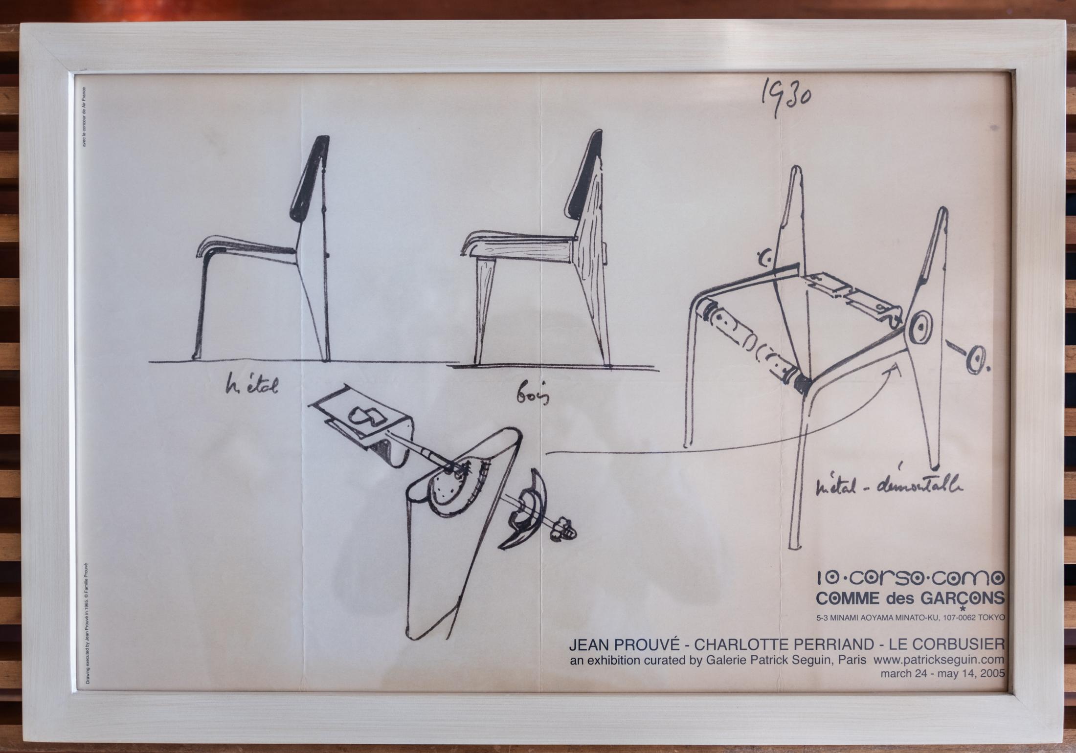 Jean Prouvé, Charlotte Perriand Le Corbusier Comme des Garçons Affiche de l'exposition représentant un dessin d'une chaise standard Prouve. L'exposition a eu lieu à Tokyo. Encadré. 
