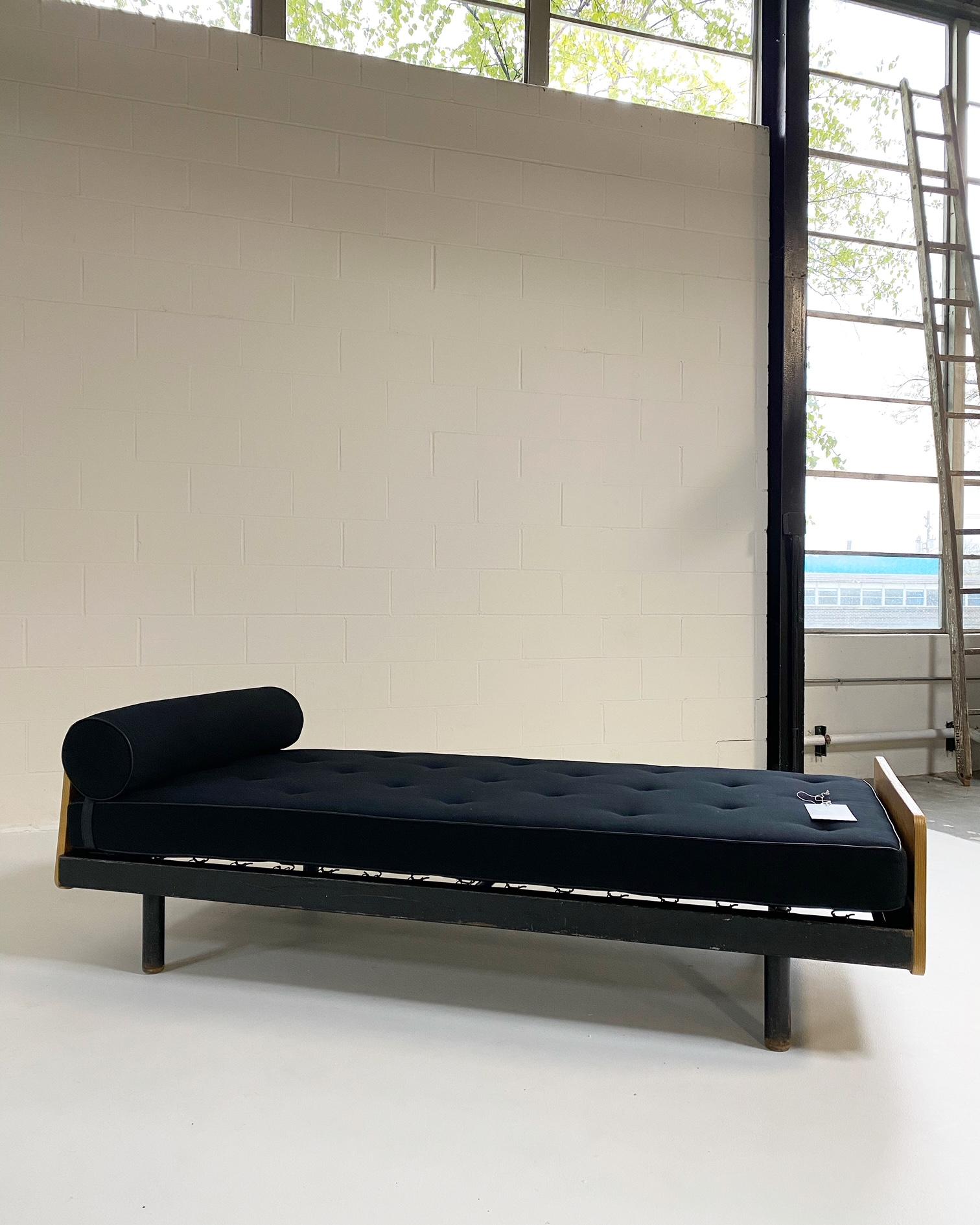 Jean Prouvé Daybed 4