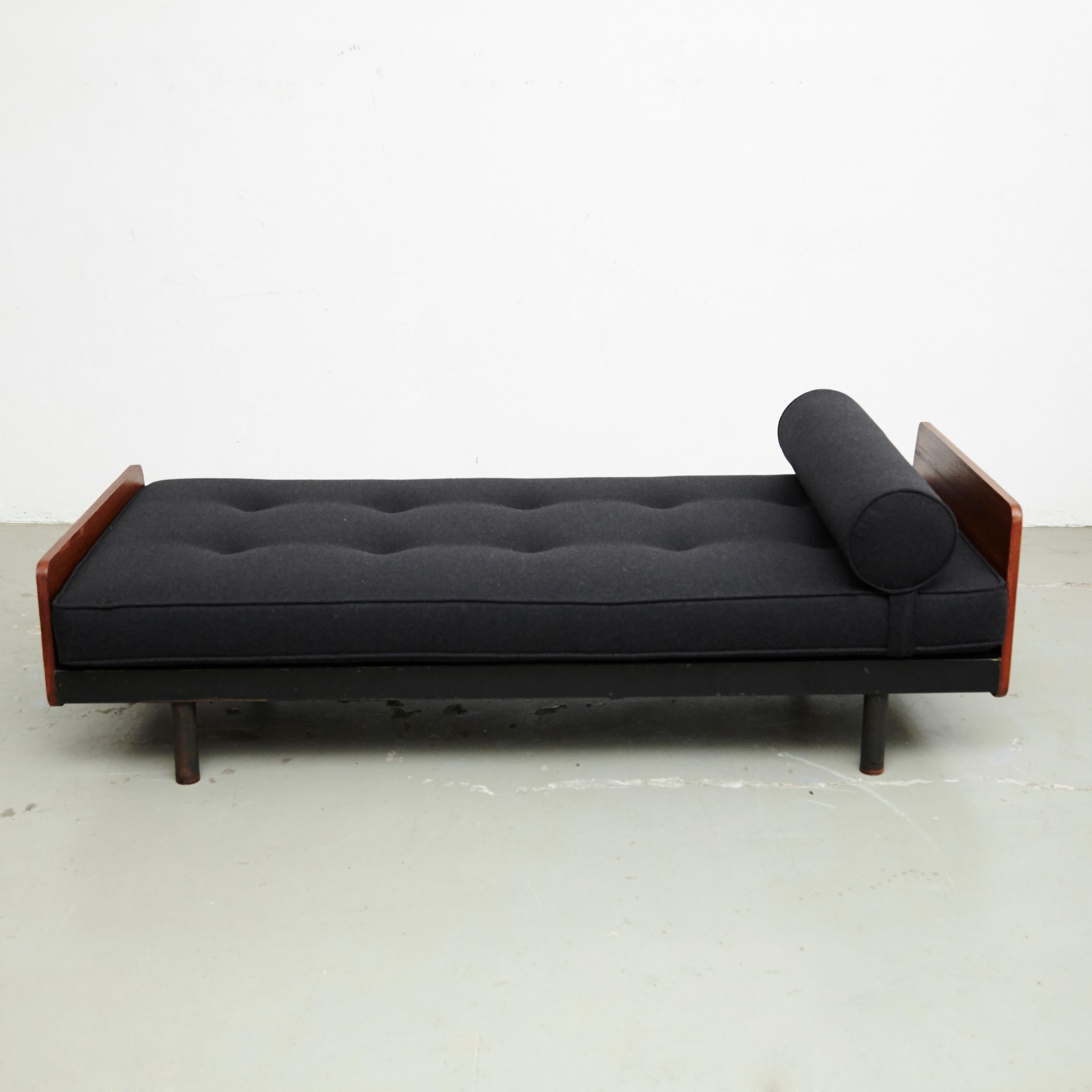 Jean Prouve Daybed in Black Metal and Wood, circa 1950 5