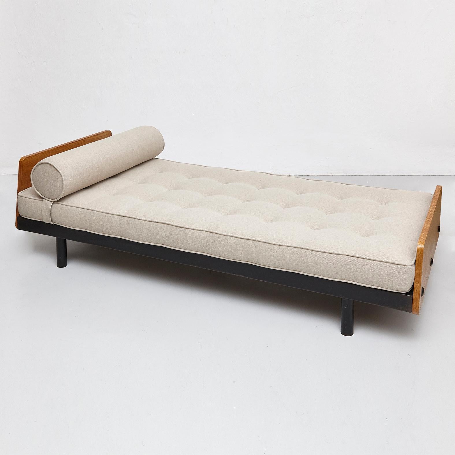 Daybed designed by Jean Prouve manufactured by Ateliers Prouve (France), circa 1950.

In original condition, with minor wear consistent with age and use, preserving a beautiful patina.
It has some traces of rust and the wood and metal has been