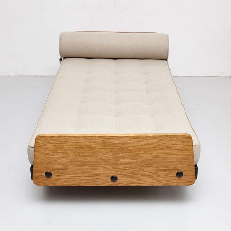 Jean Prouve Daybed in Black Metal and Wood, circa 1950 In Good Condition In Barcelona, Barcelona