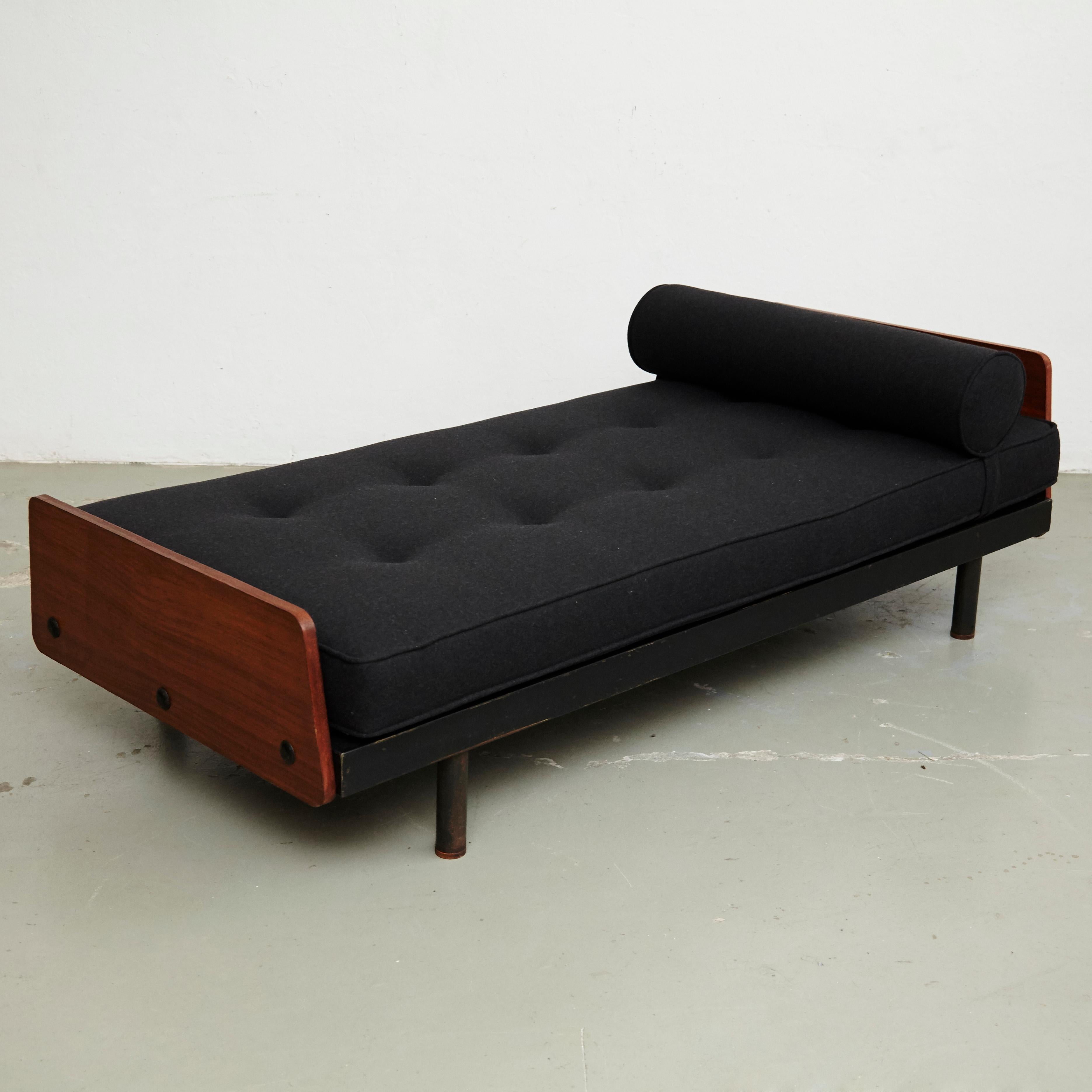Jean Prouve Daybed in Black Metal and Wood, circa 1950 2