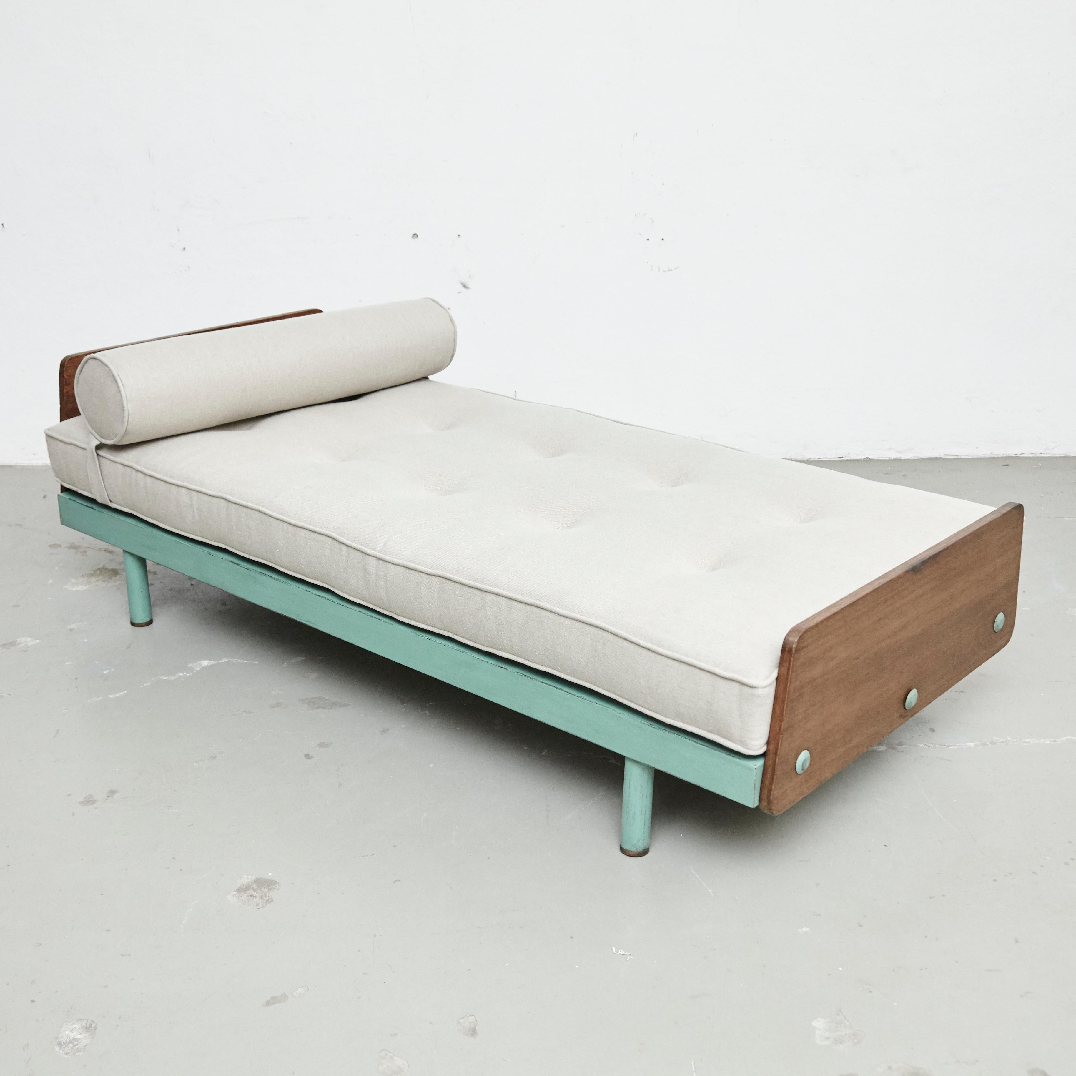 green metal daybed