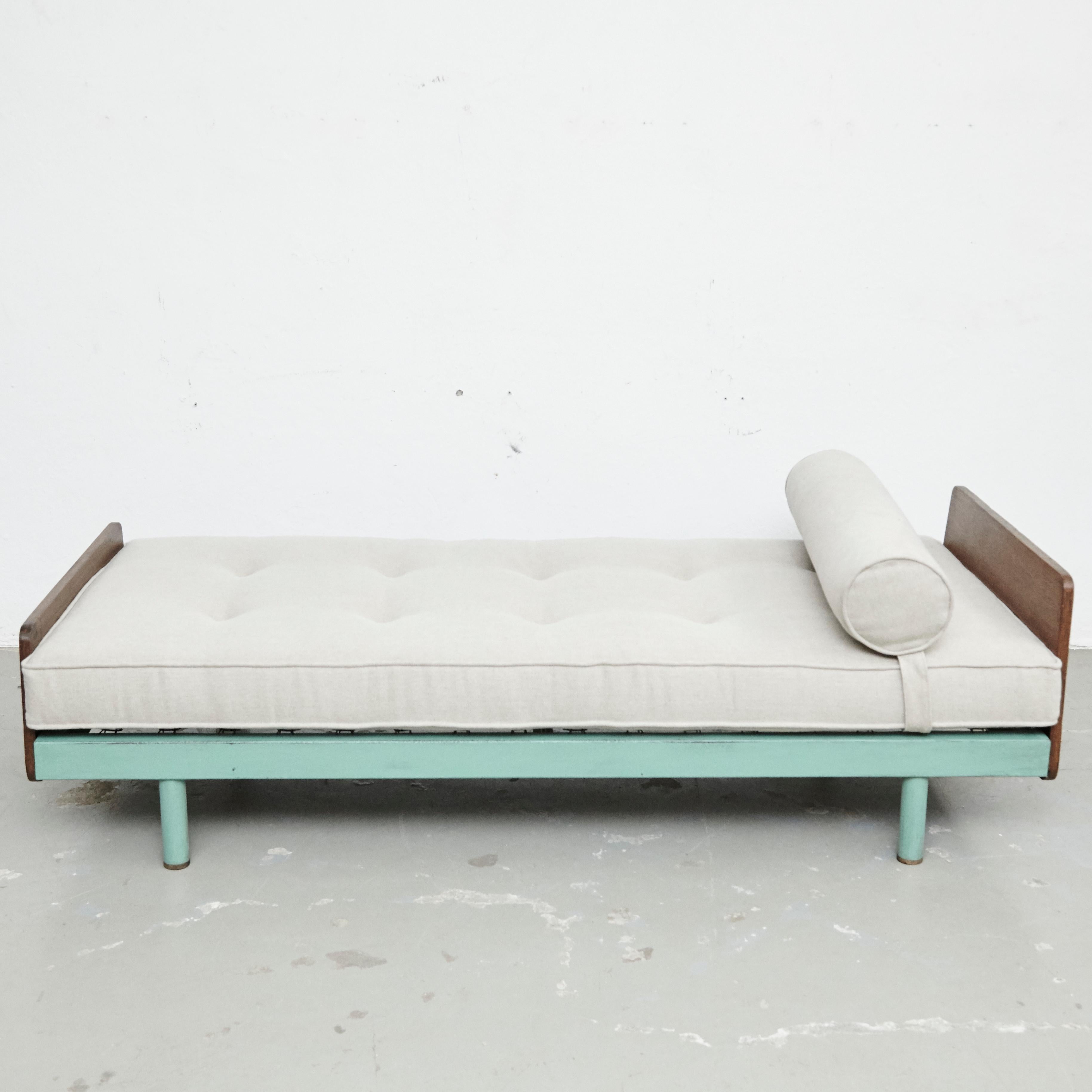Mid-Century Modern Jean Prouvé Daybed in Green Metal and Wood, circa 1950
