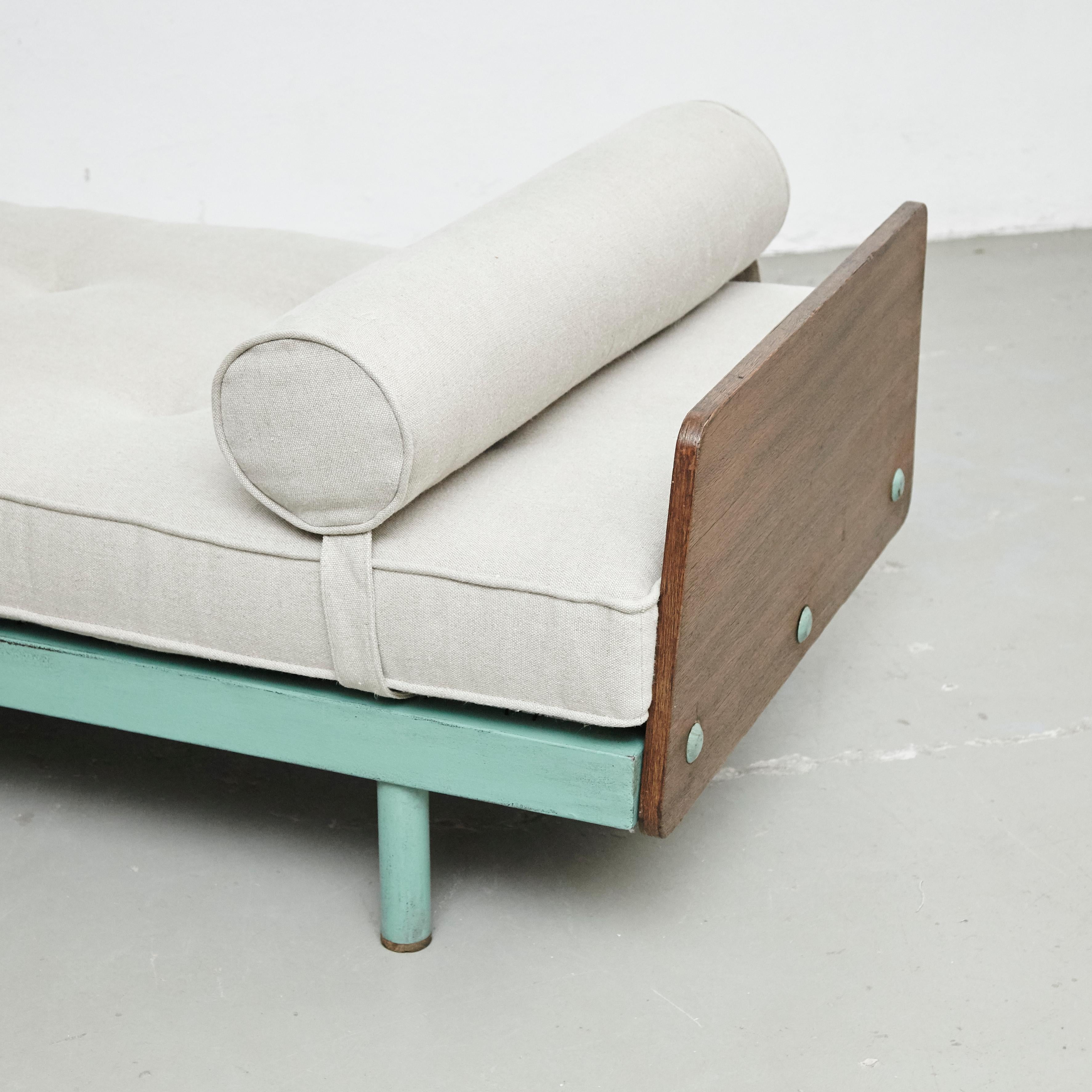 Mid-20th Century Jean Prouvé Daybed in Green Metal and Wood, circa 1950