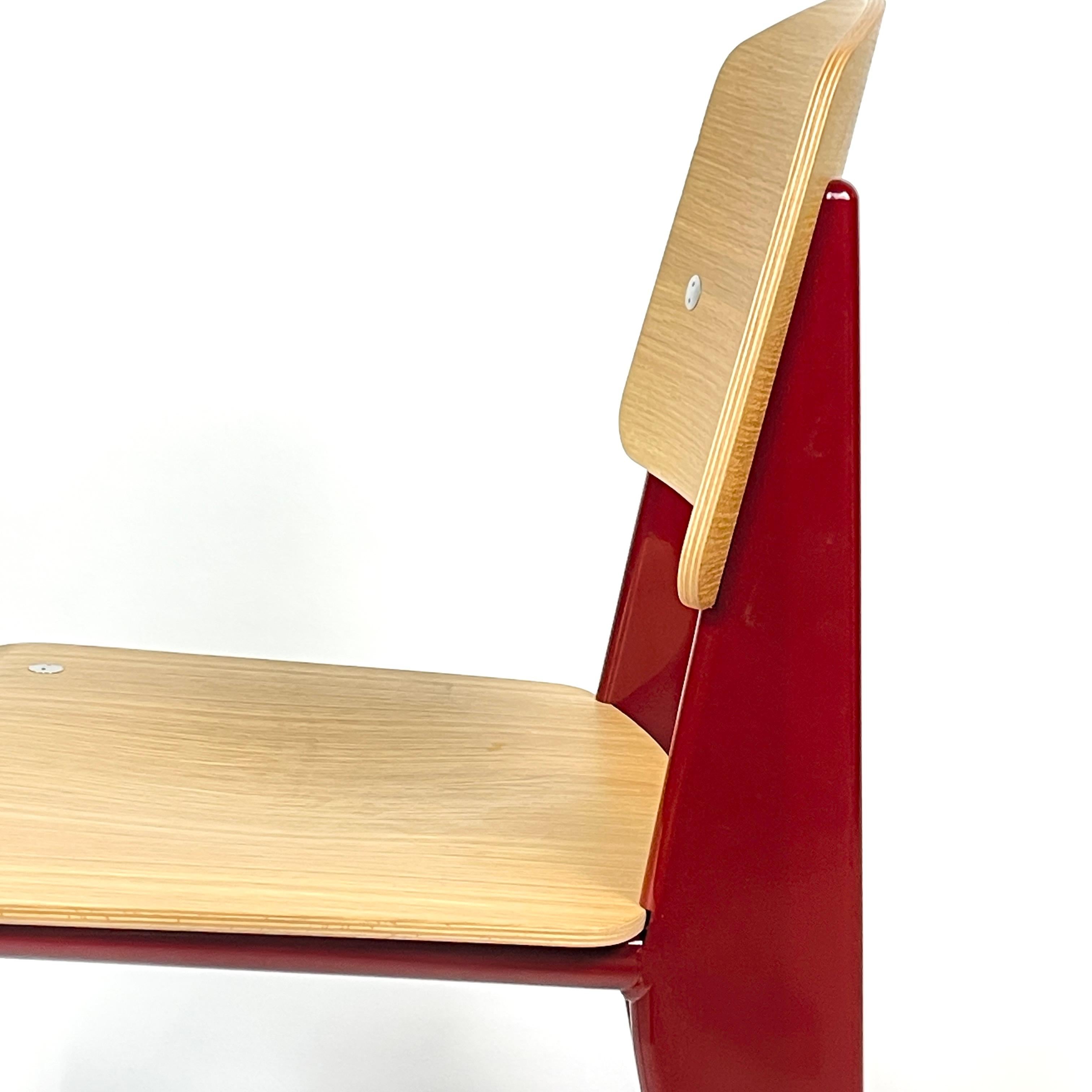 Chaise de salle à manger Jean Prouvé Acier rouge japonais et Oak Nature par Vitra (3 avail) 3