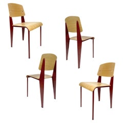 Jean Prouvé Dining Chair Japanese Red Steel and Natural Oak von Vitra (3 Personen)
