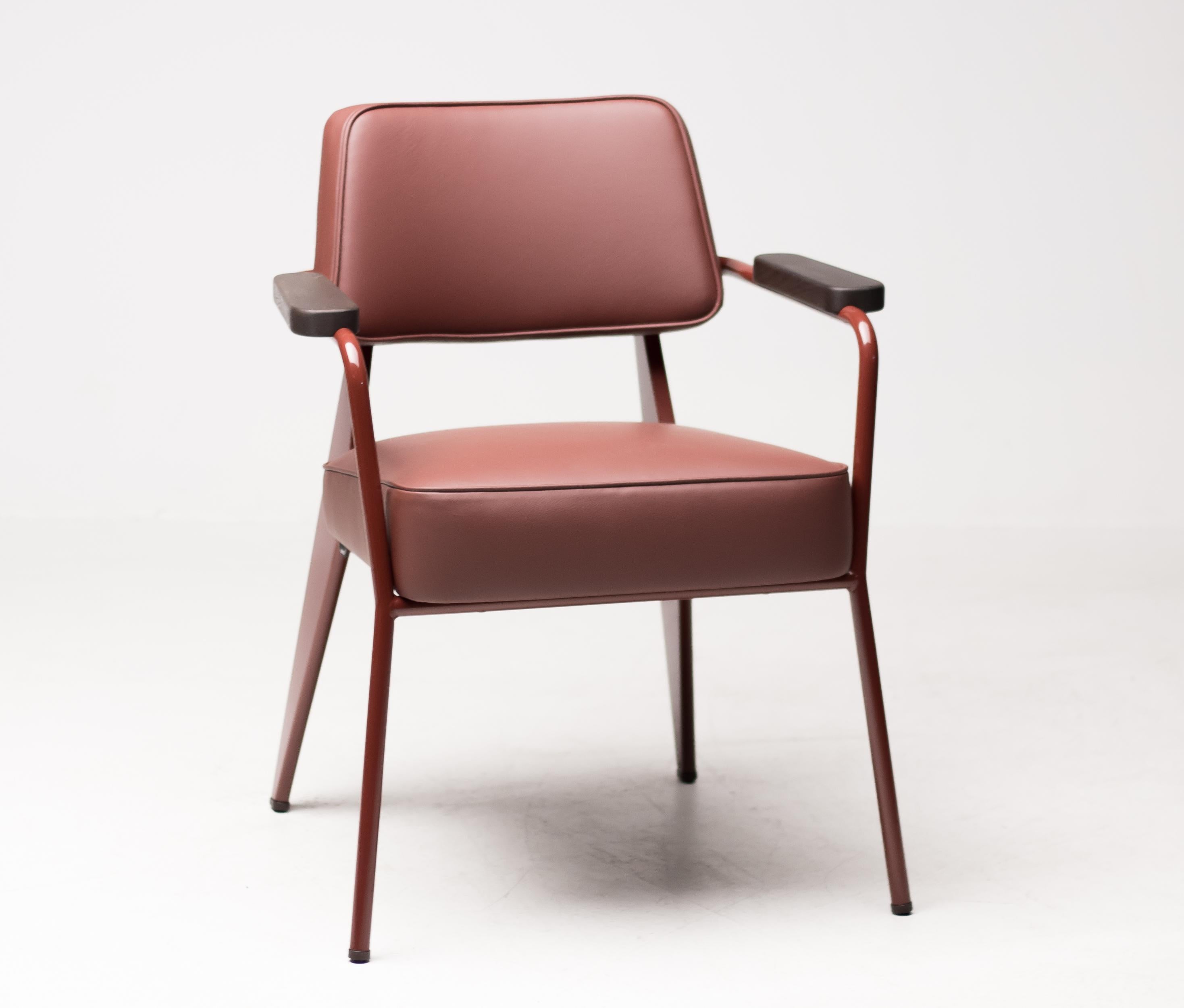 Fauteuil Direction designed by Jean Prouvé in 1951 and made by Vitra.
The Fauteuil Direction is especially suited for dining room seating or as an armchair in home offices.
The design reflects Jean Prouvé's characteristic aesthetic vocabulary,