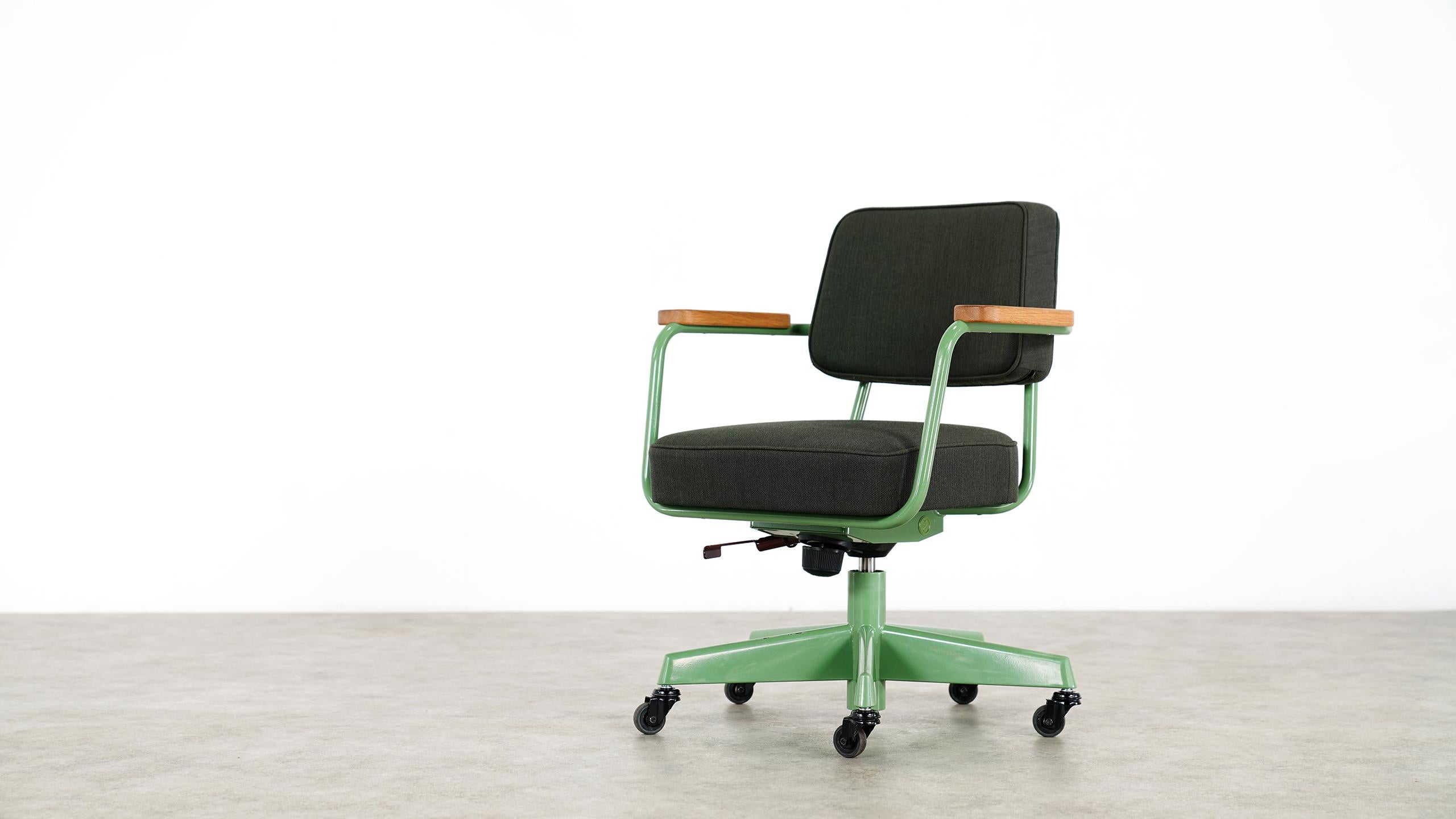 Fauteuil Direction For Sale On 1stdibs Fauteuil Direction Pivotant Vitra Fauteuil Direction Pivotant Fauteuil Direction Chair