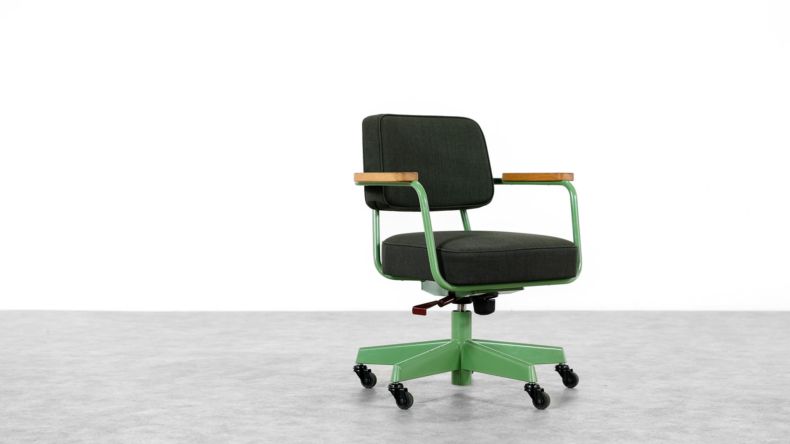 Jean Prouvé Fauteuil Directional Pivotant 1951 Limited RAW Office Prouve Stuhl im Angebot 11