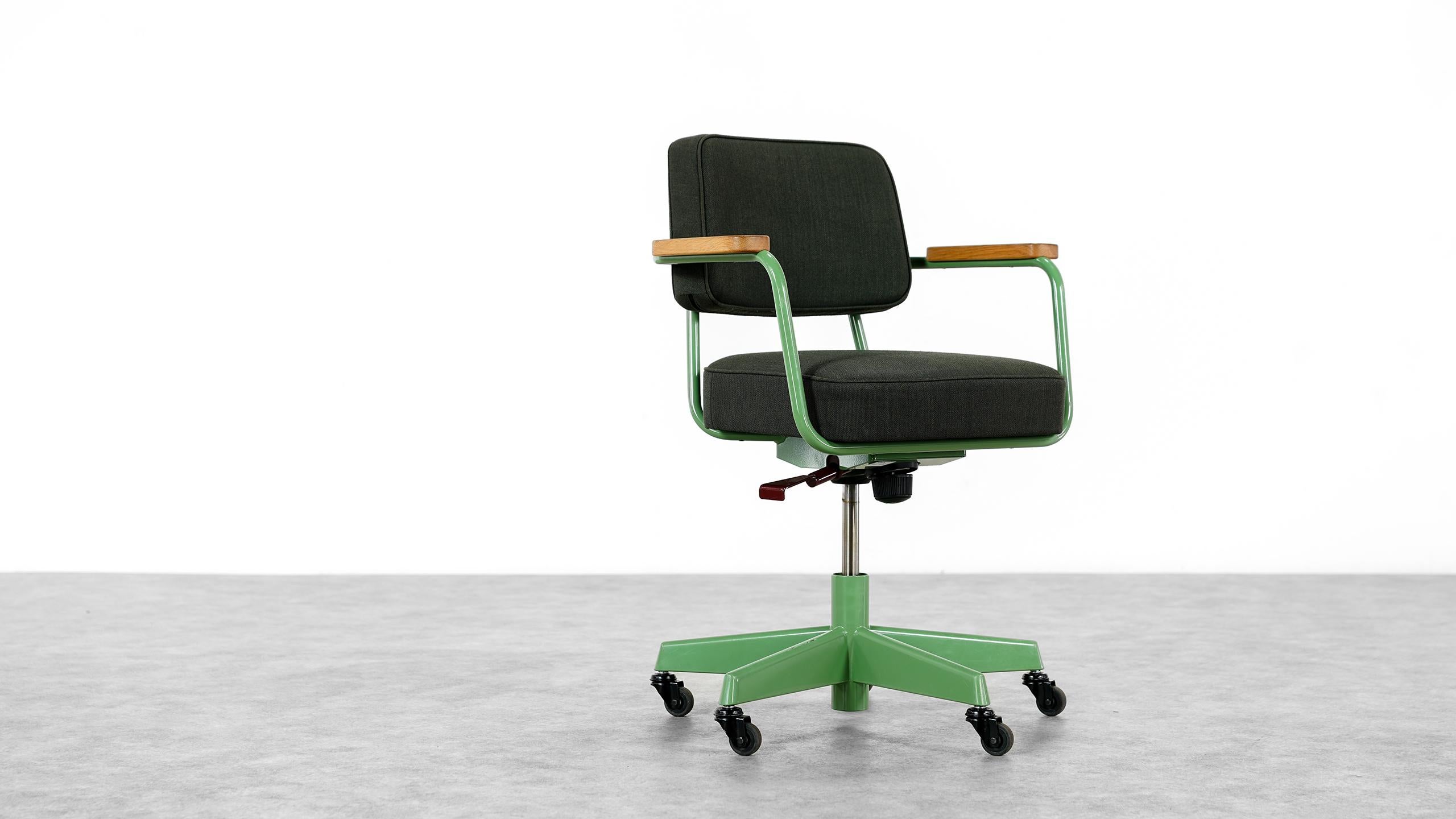 Jean Prouvé Fauteuil Directional Pivotant 1951 Limited RAW Office Prouve Stuhl im Angebot 12