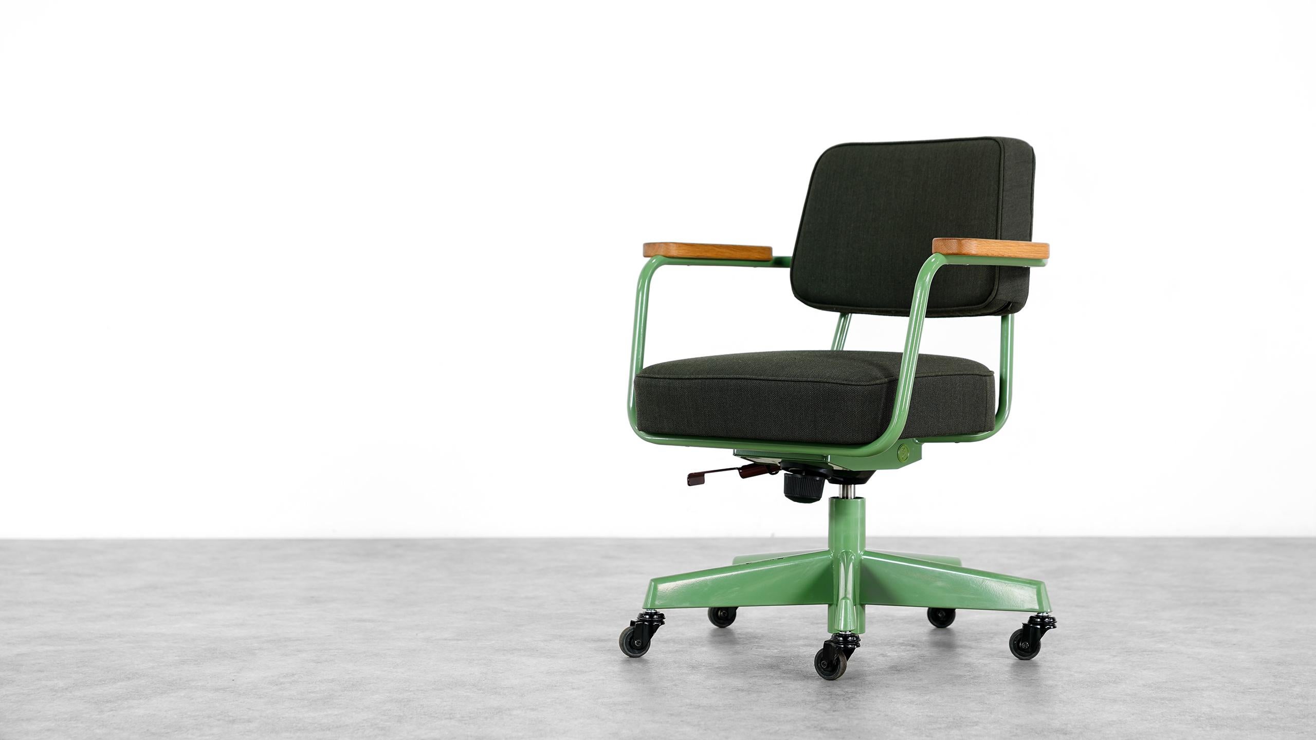 Jean Prouvé Fauteuil Directional Pivotant 1951 Limited RAW Office Prouve Stuhl (Moderne der Mitte des Jahrhunderts) im Angebot